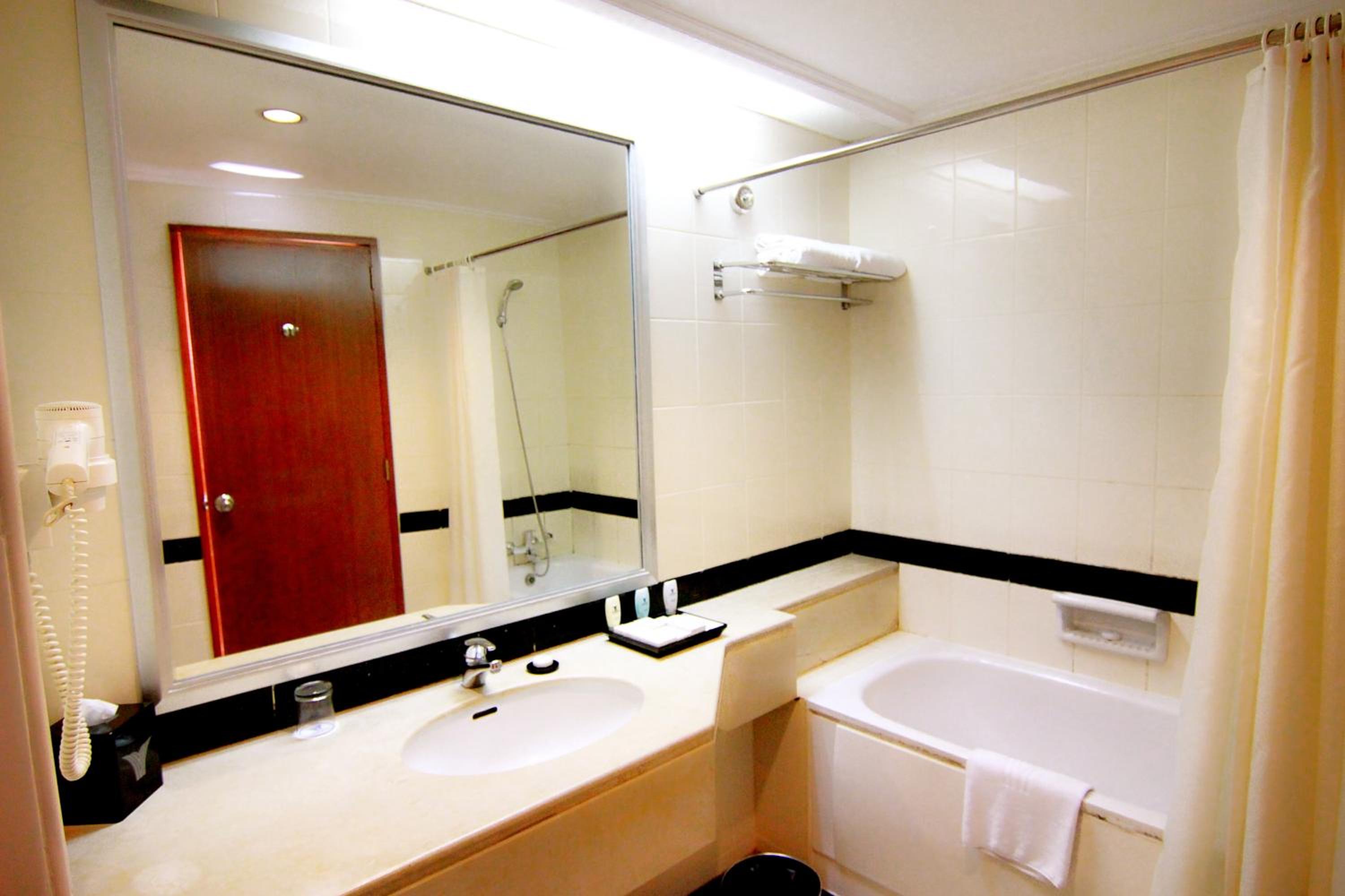 Deluxe King Room - Photo 4