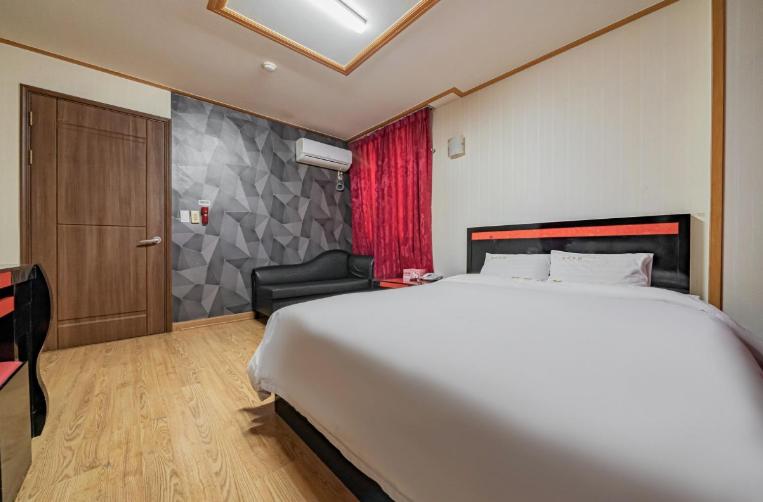 Double Room - Photo 2