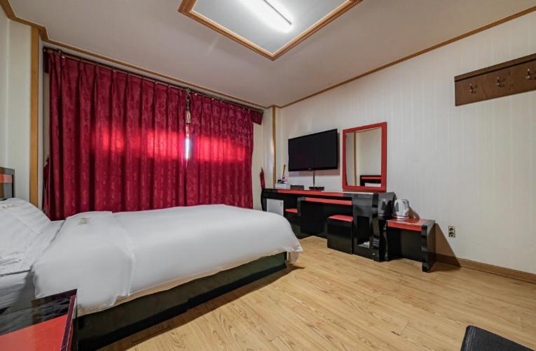 Double Room - Photo 8