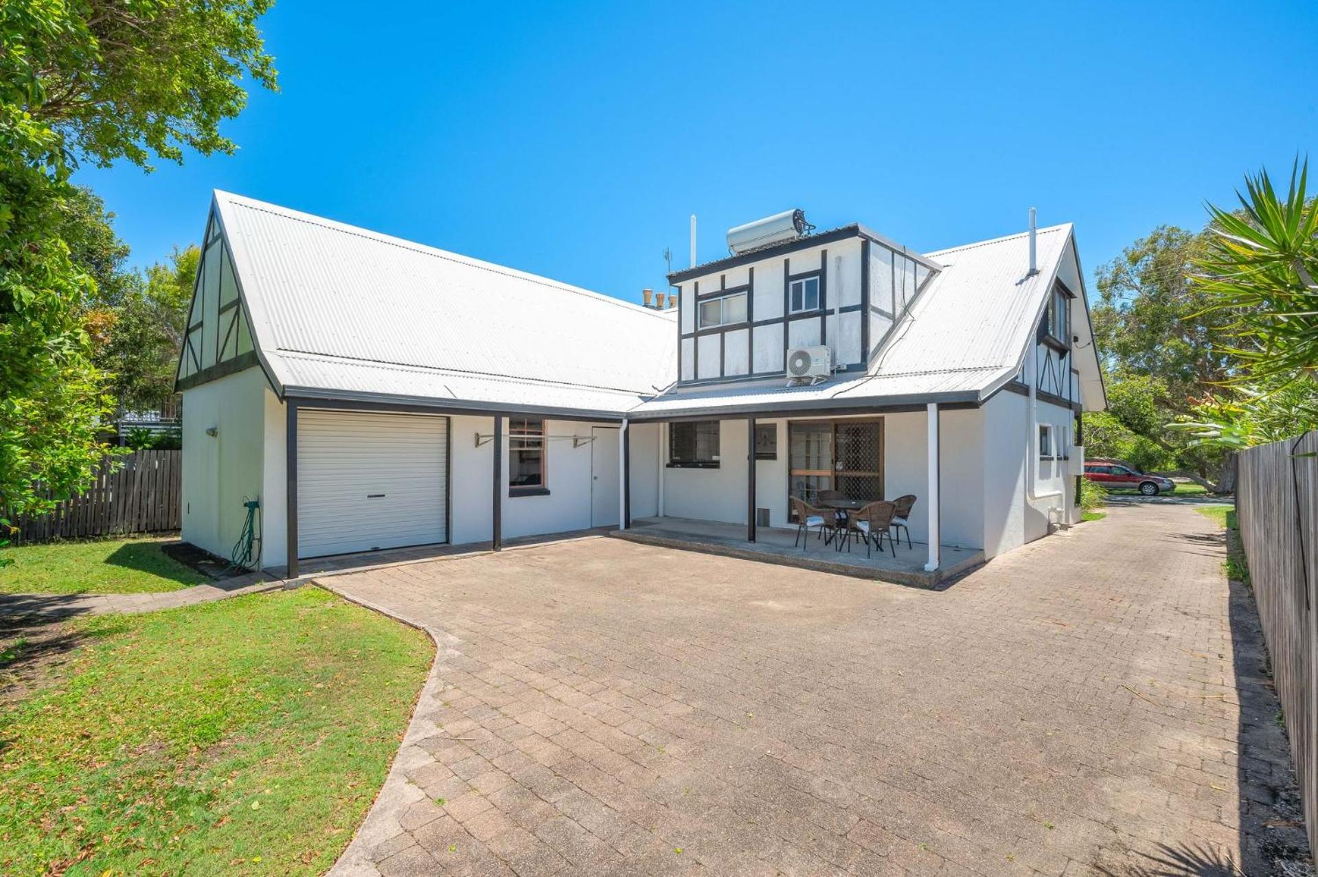 Three-Bedroom House photo 2