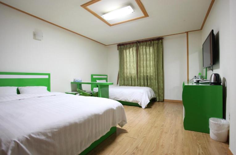 Twin Room - Photo 7