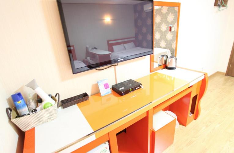 Twin Room - Photo 8