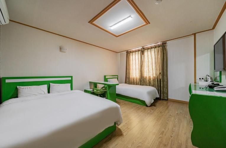 Twin Room - Photo 4