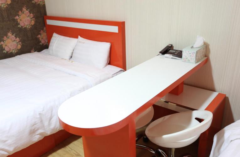 Twin Room - Photo 24
