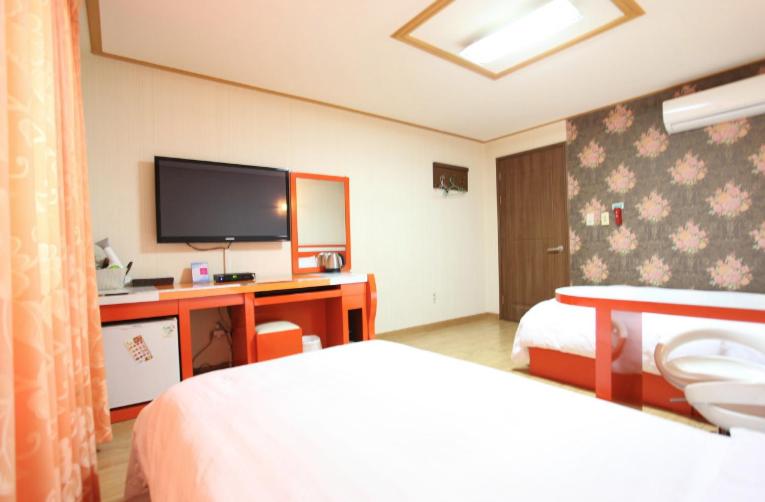 Twin Room - Photo 25