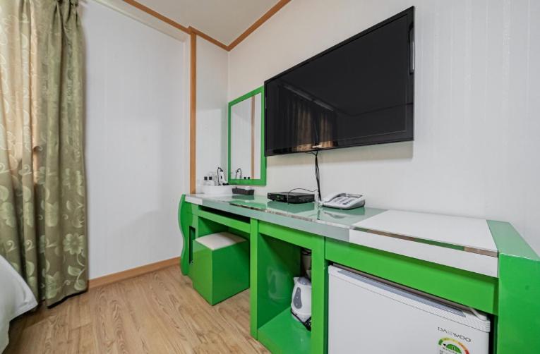 Twin Room - Photo 23
