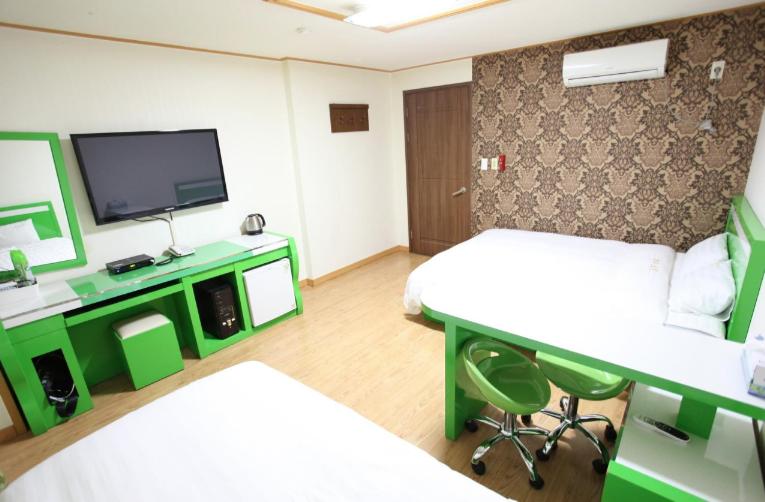 Twin Room - Photo 3