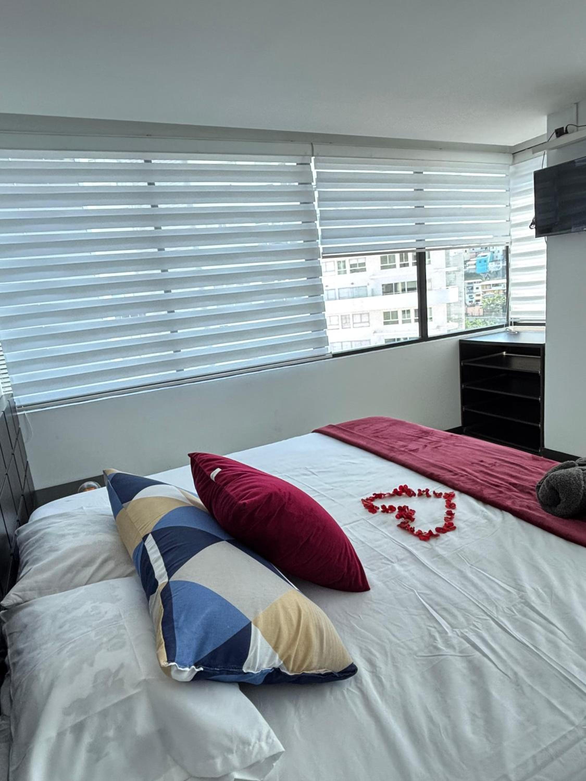 Studio Apartment With King Bed photo 1