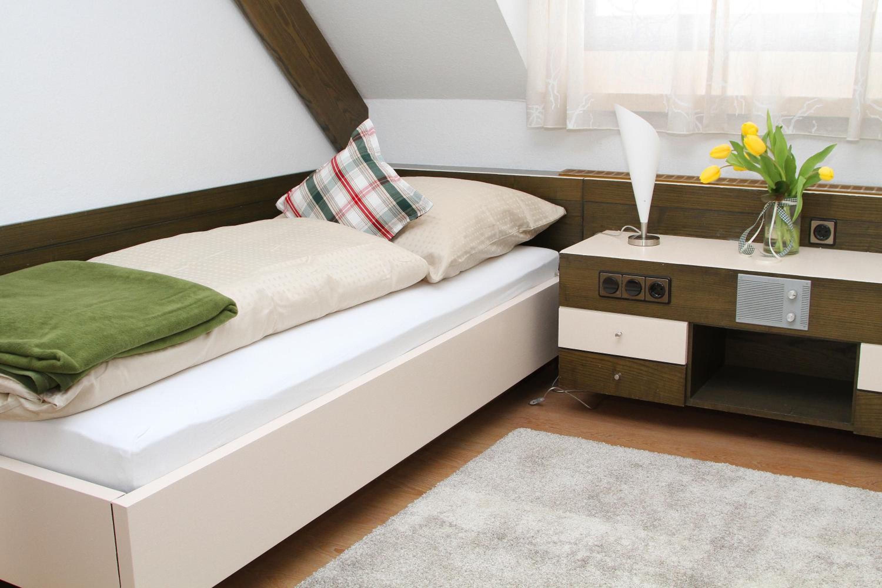 Standard Twin Room - Photo 4