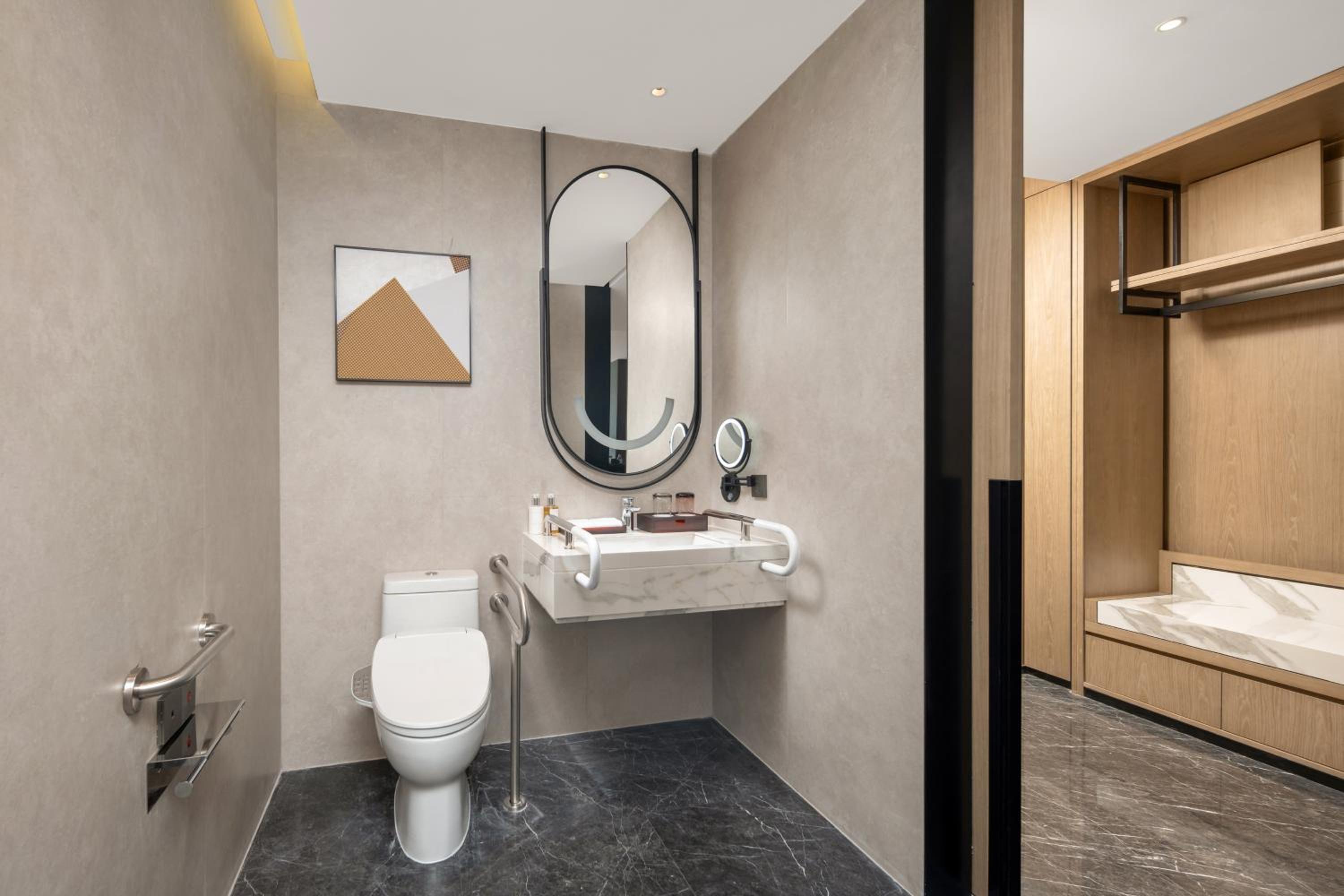 Standard King Room - Accessible photo 2