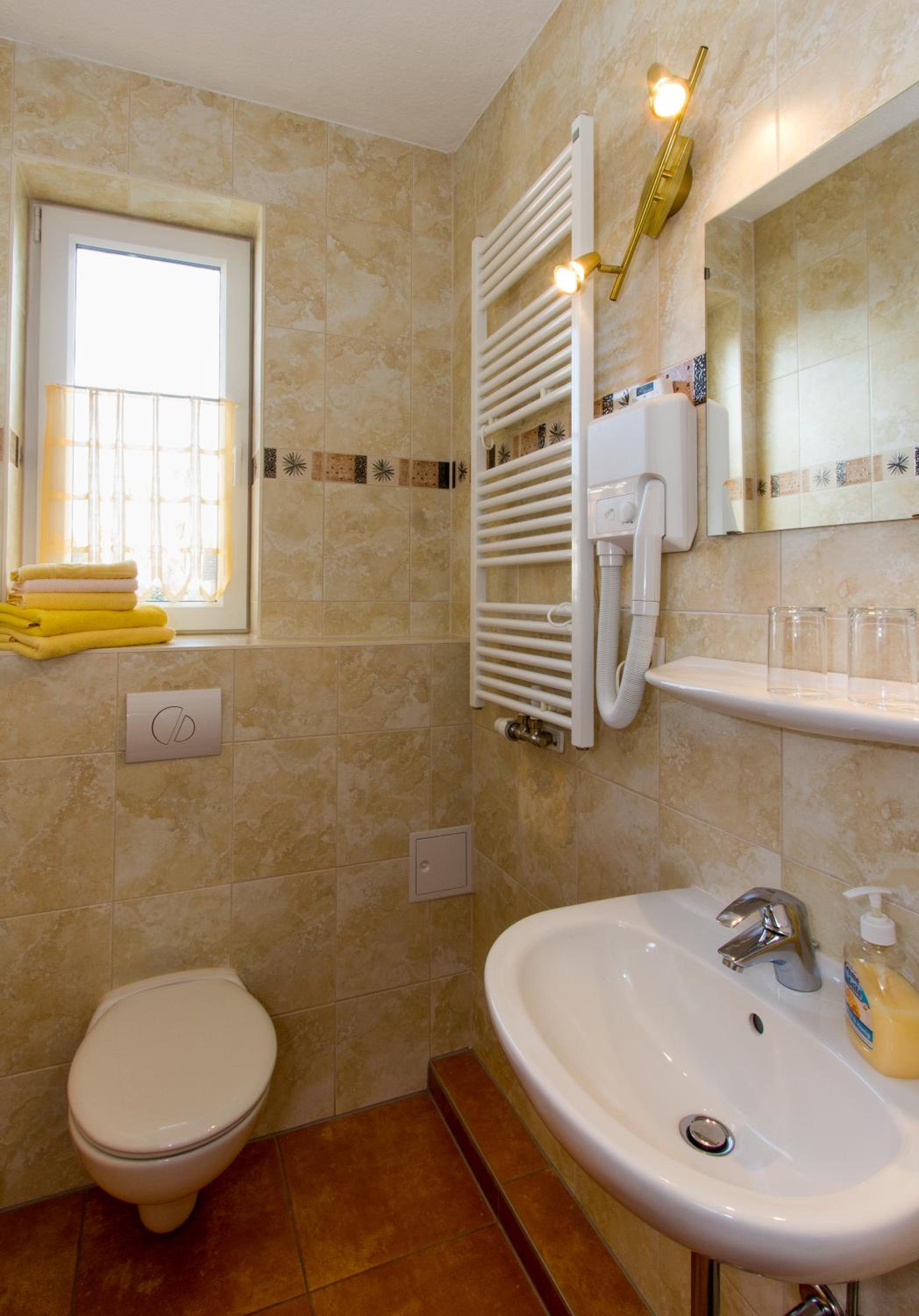 Double Room with Private Bathroom photo 2