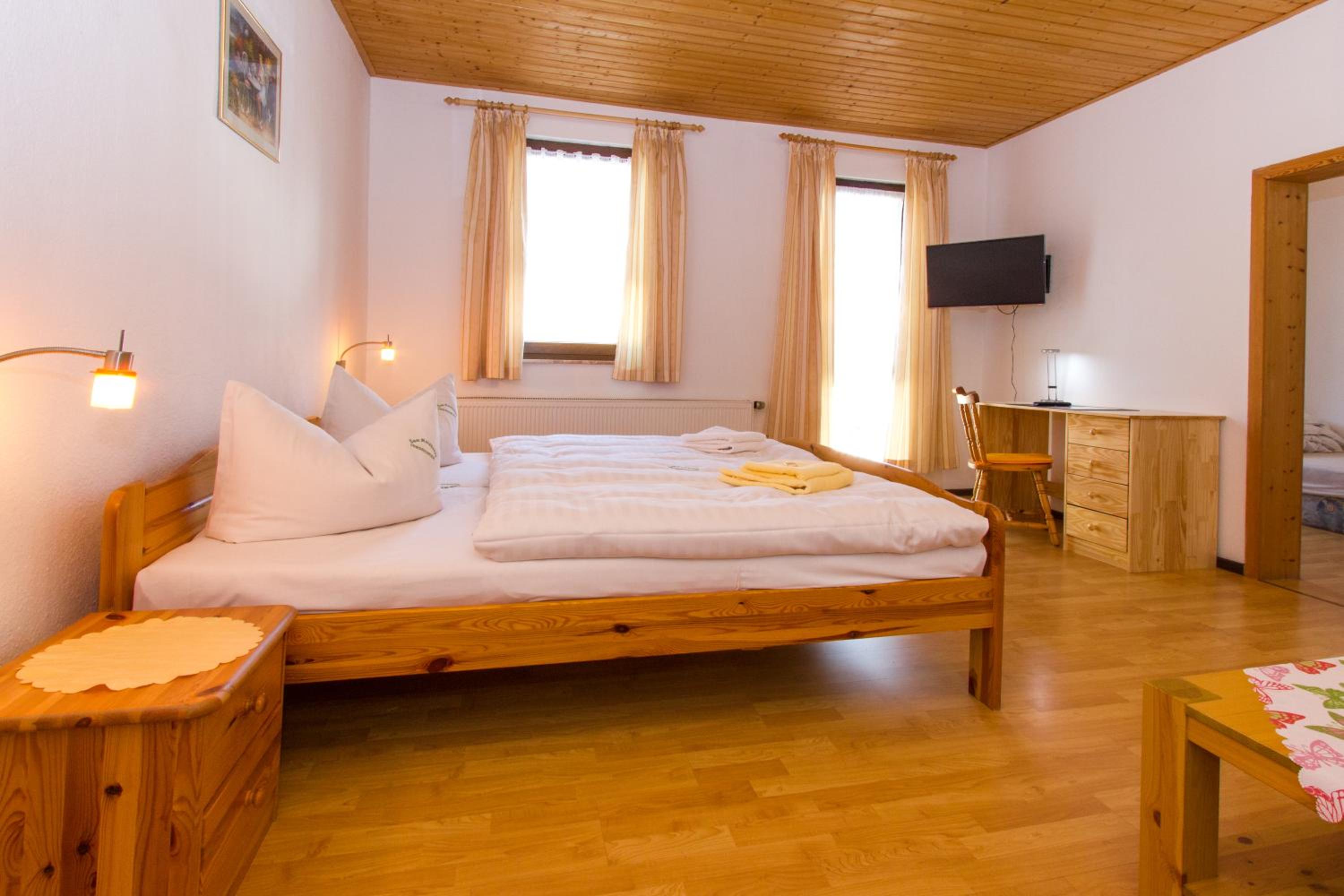 Double Room with Private Bathroom photo 3