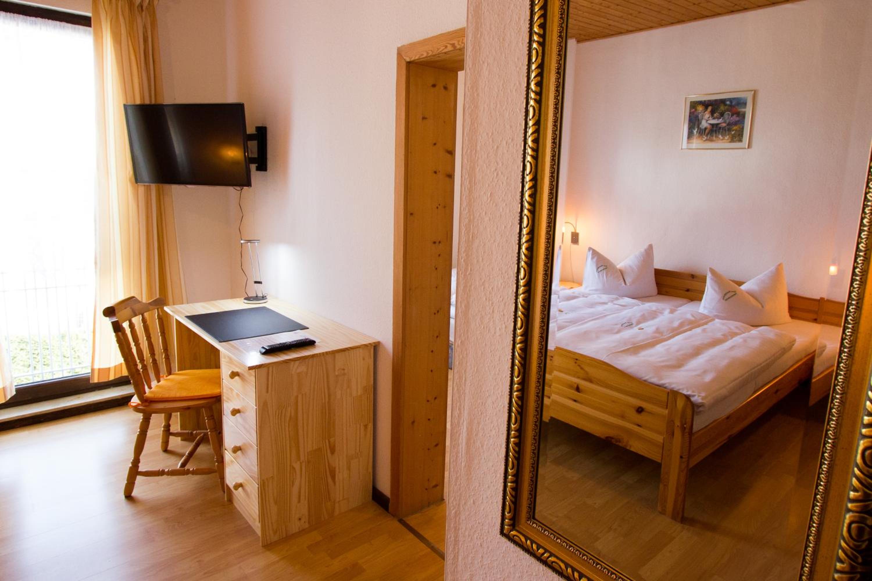 Double Room with Private Bathroom photo 3