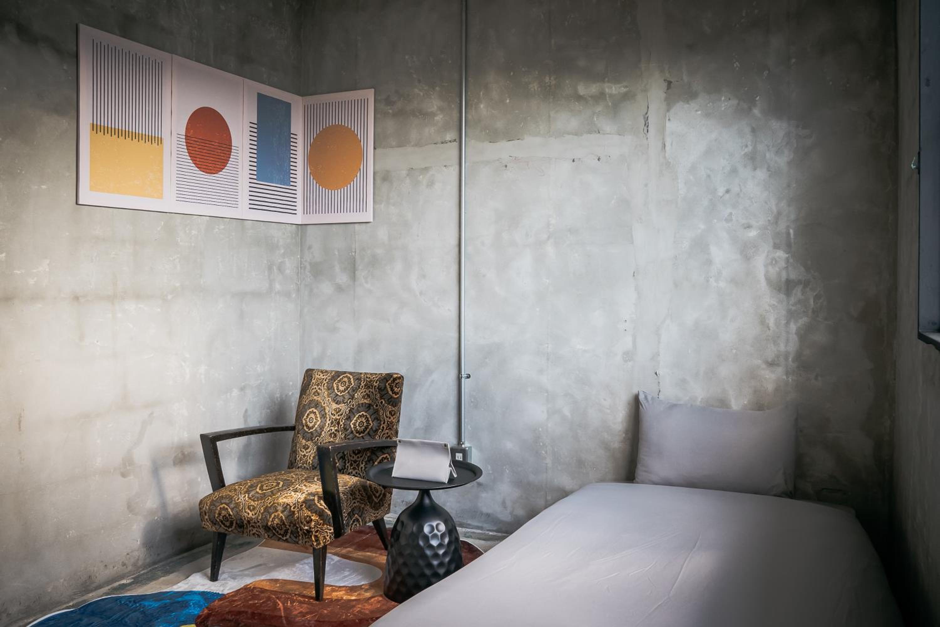 Standard Single Room With Shared Bathroom - Photo 11
