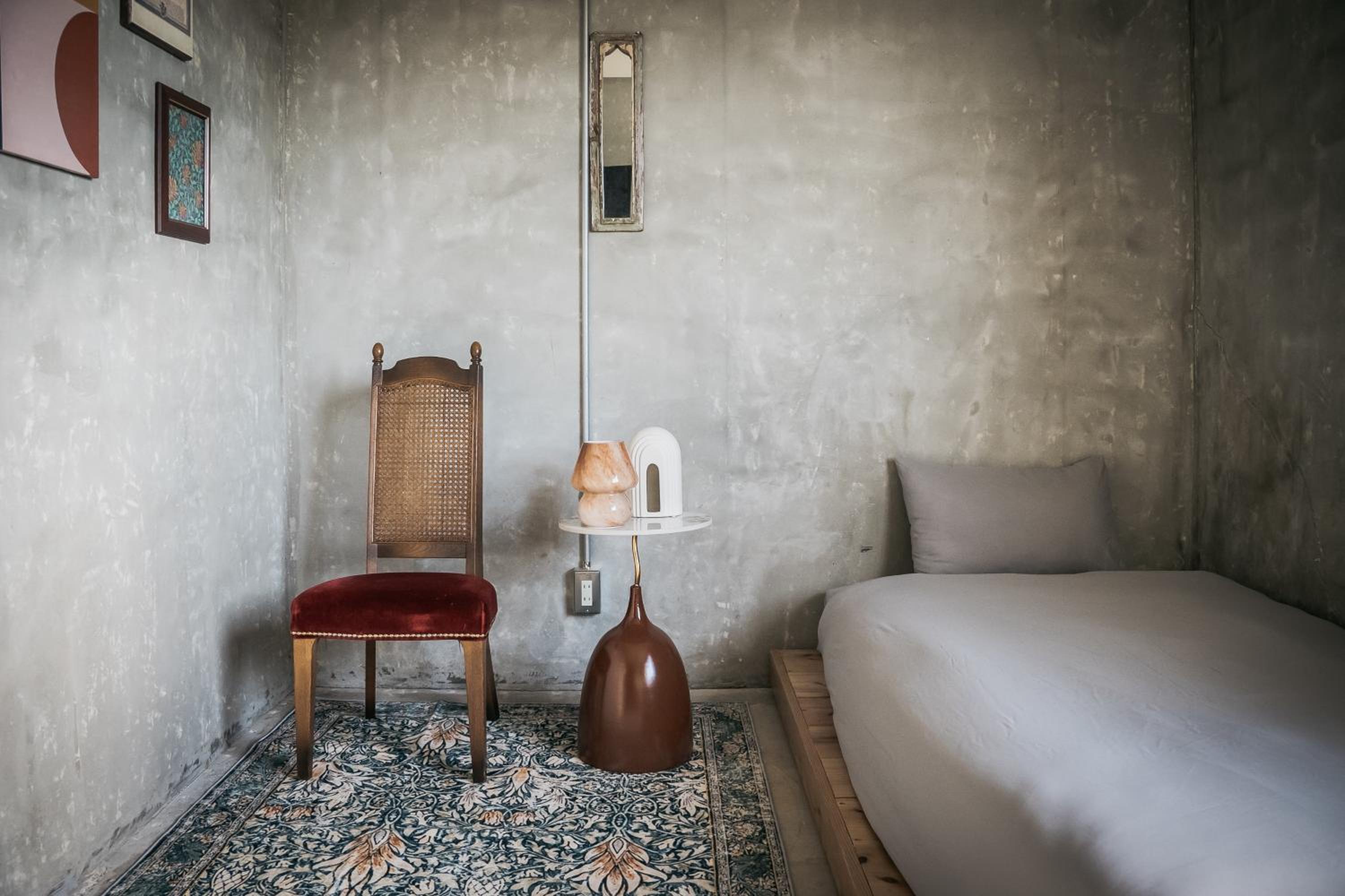 Standard Single Room With Shared Bathroom - Photo 1