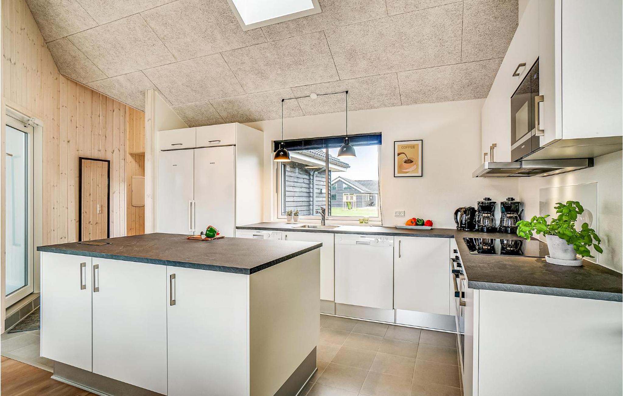 Eight-Bedroom Holiday Home photo 3
