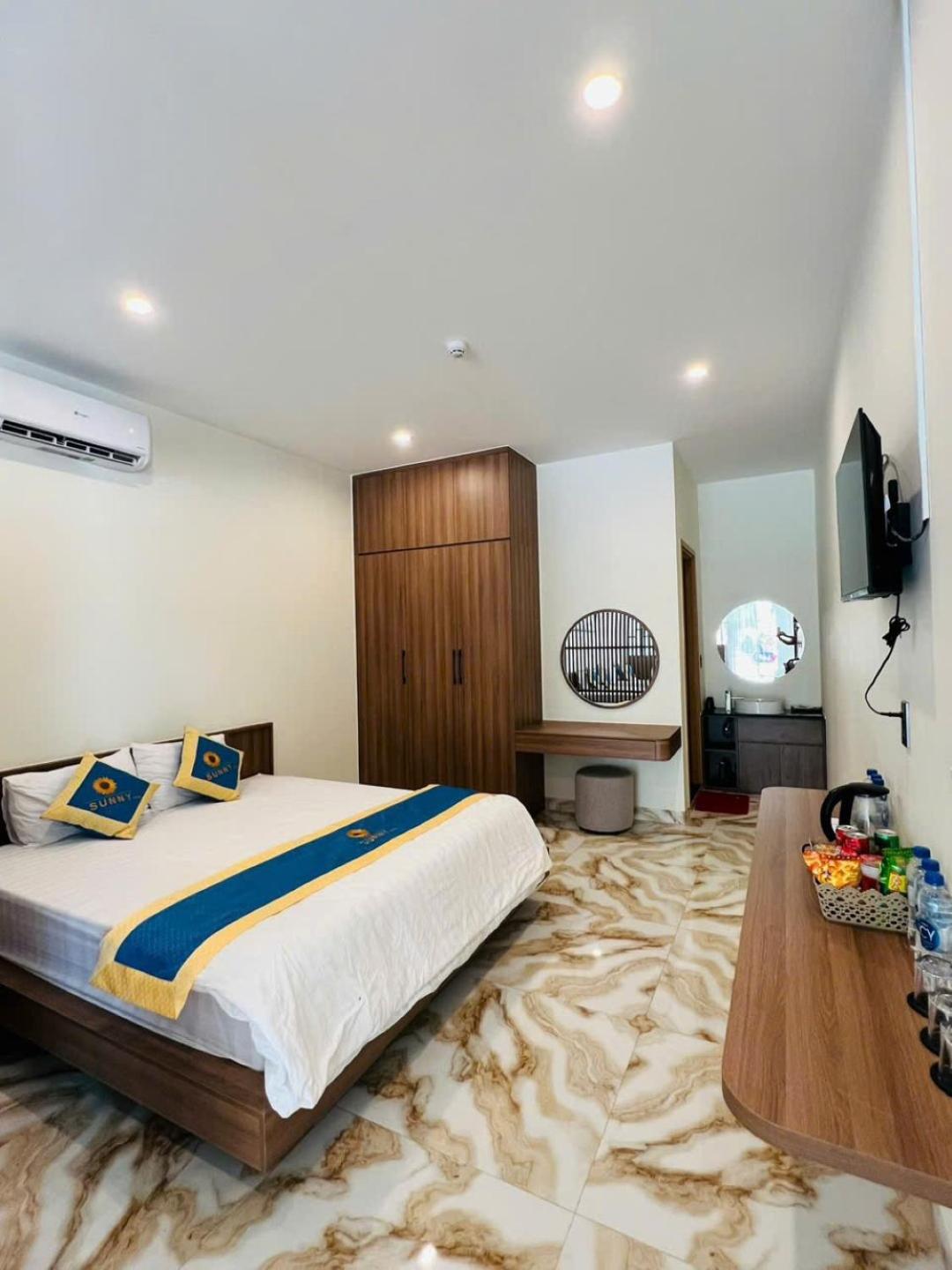 Deluxe Family Room - Photo 2