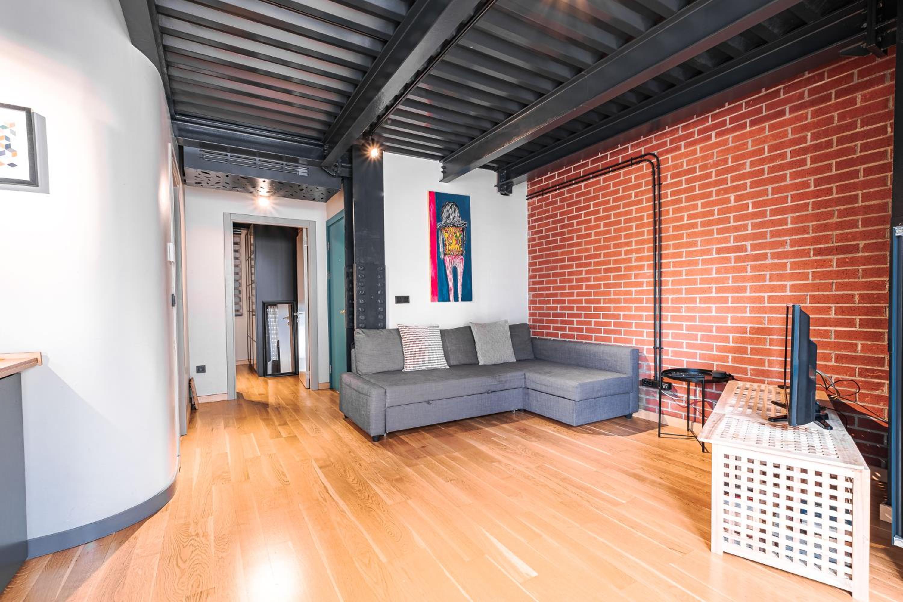 One-Bedroom Apartment photo 2