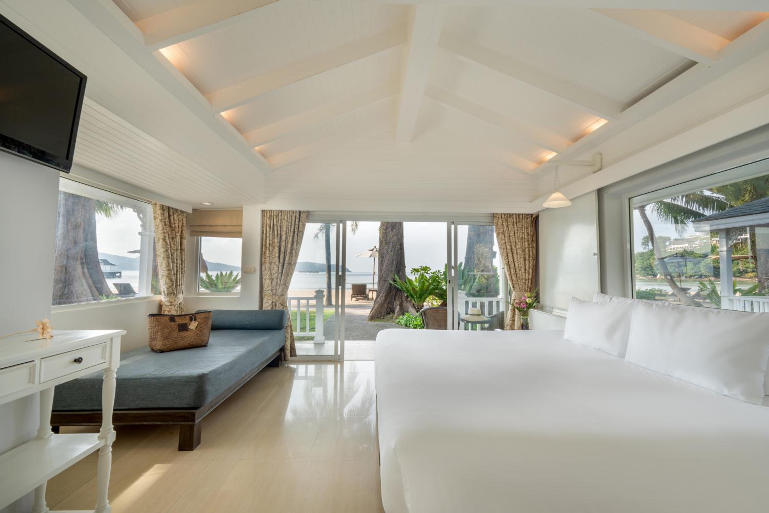 Beach Front Cottage - Photo 4