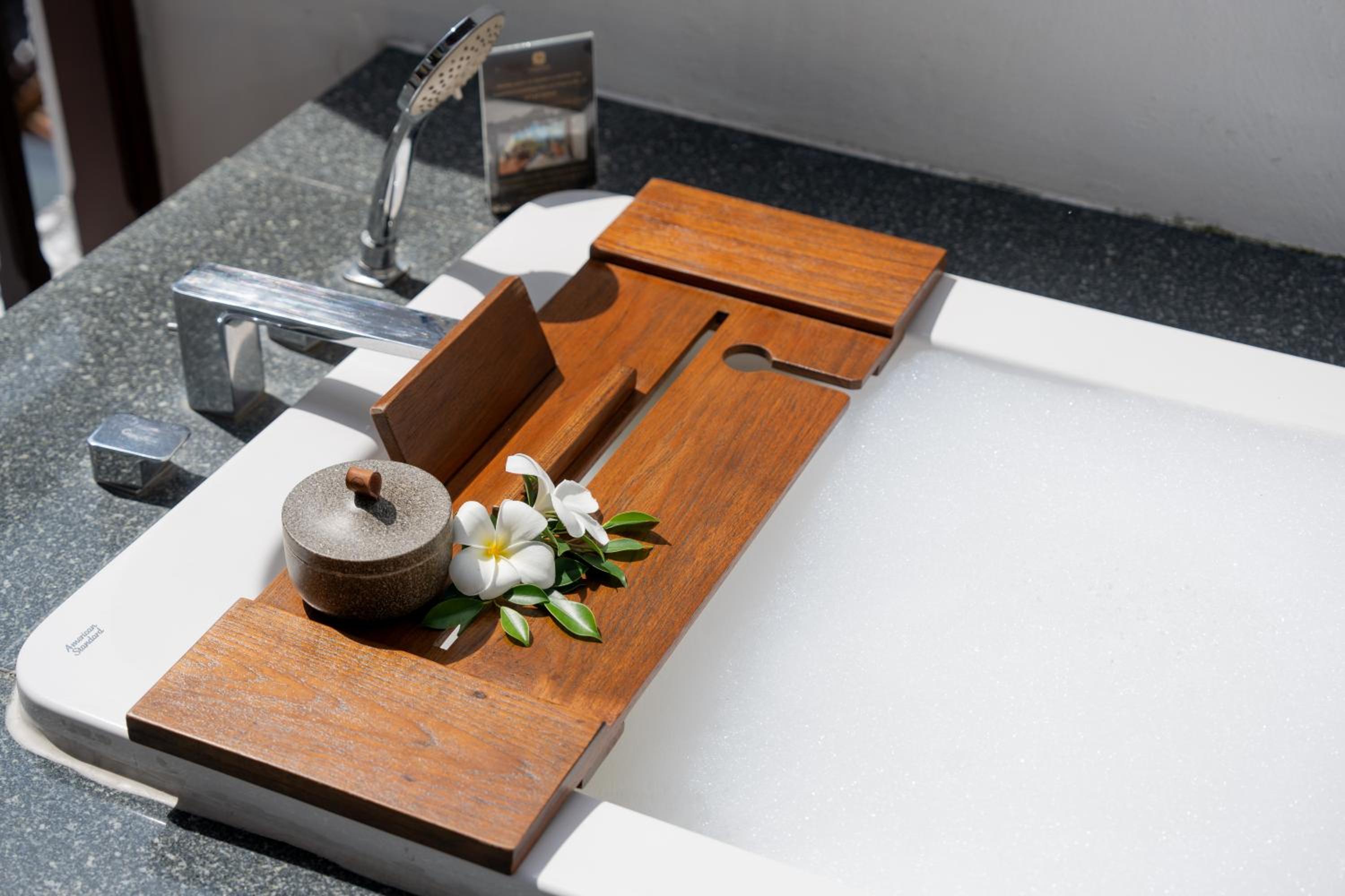 Seaview Hillside with Terrace Bathtub - Photo 2
