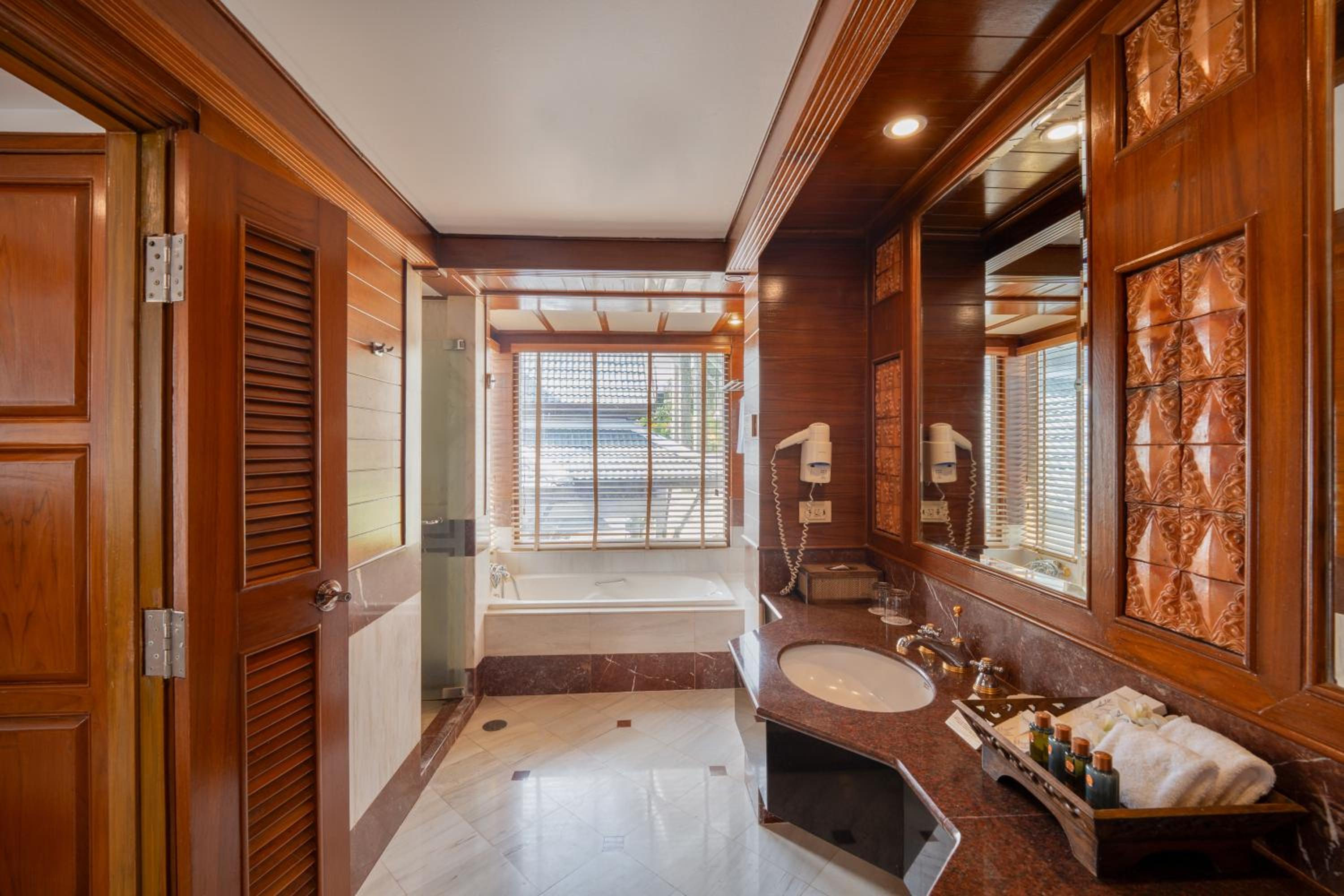 Seaview Hillside with Terrace Bathtub - Photo 4