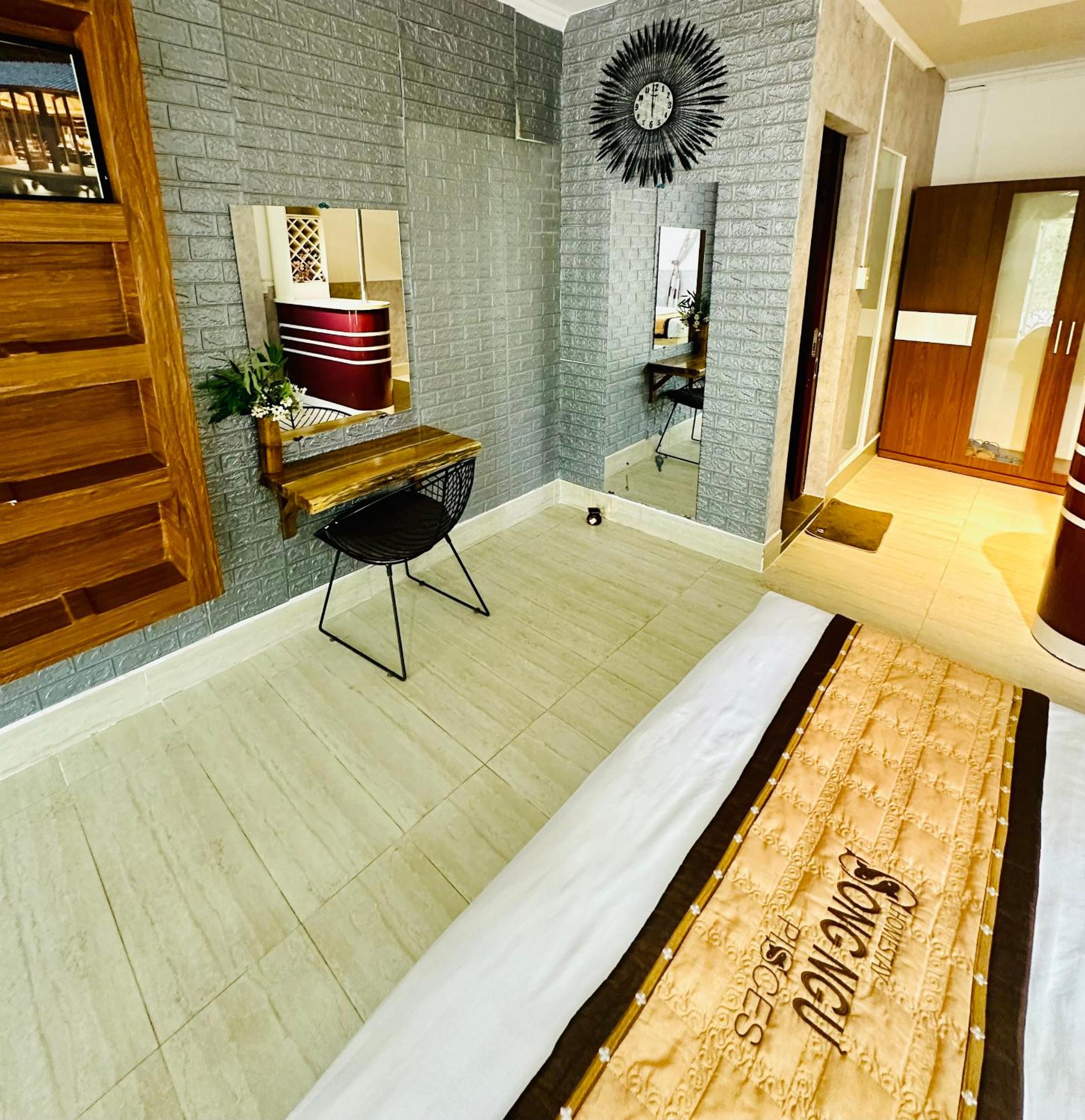 Deluxe Double or Twin Room photo 2