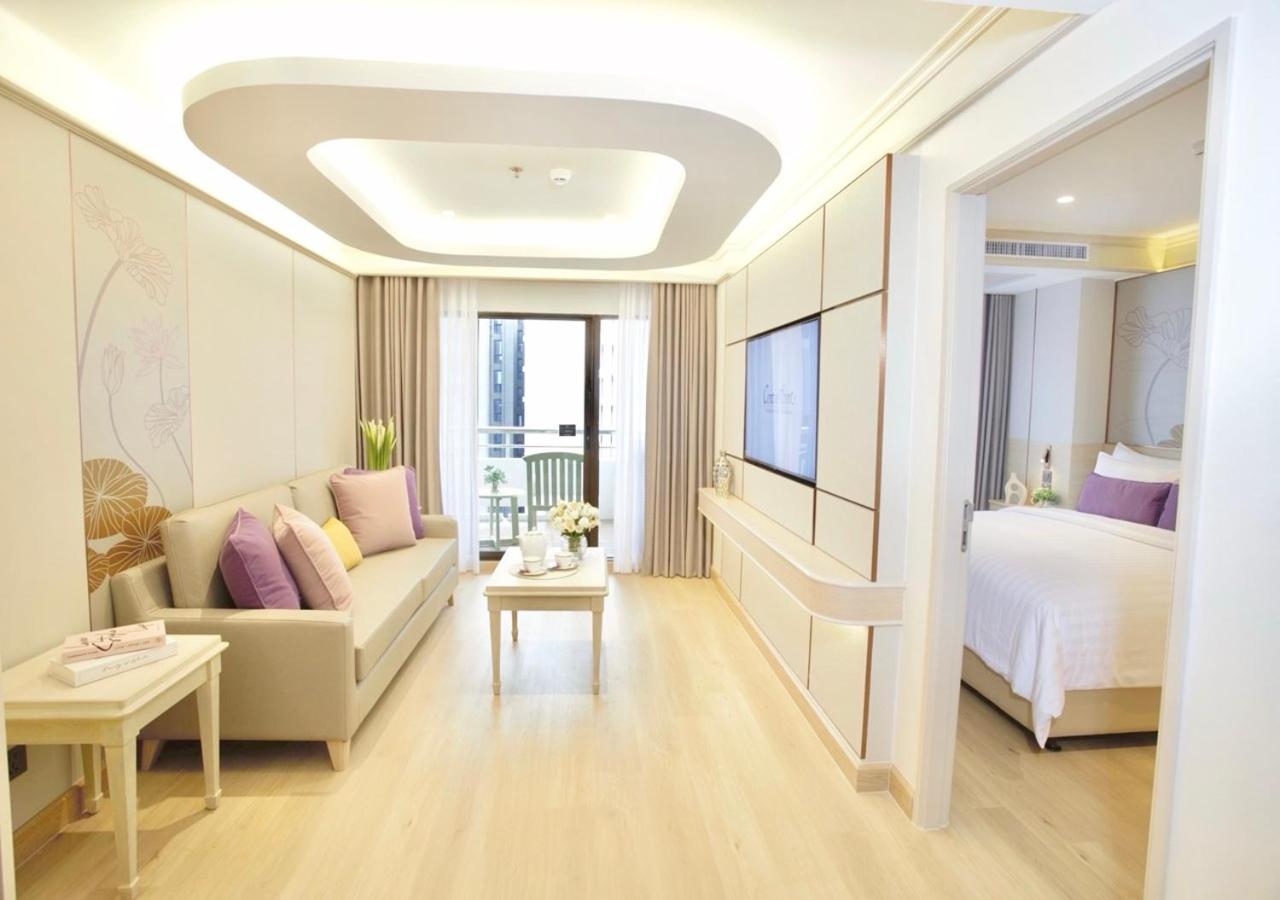 One-Bedroom Junior Suite with Balcony photo 3