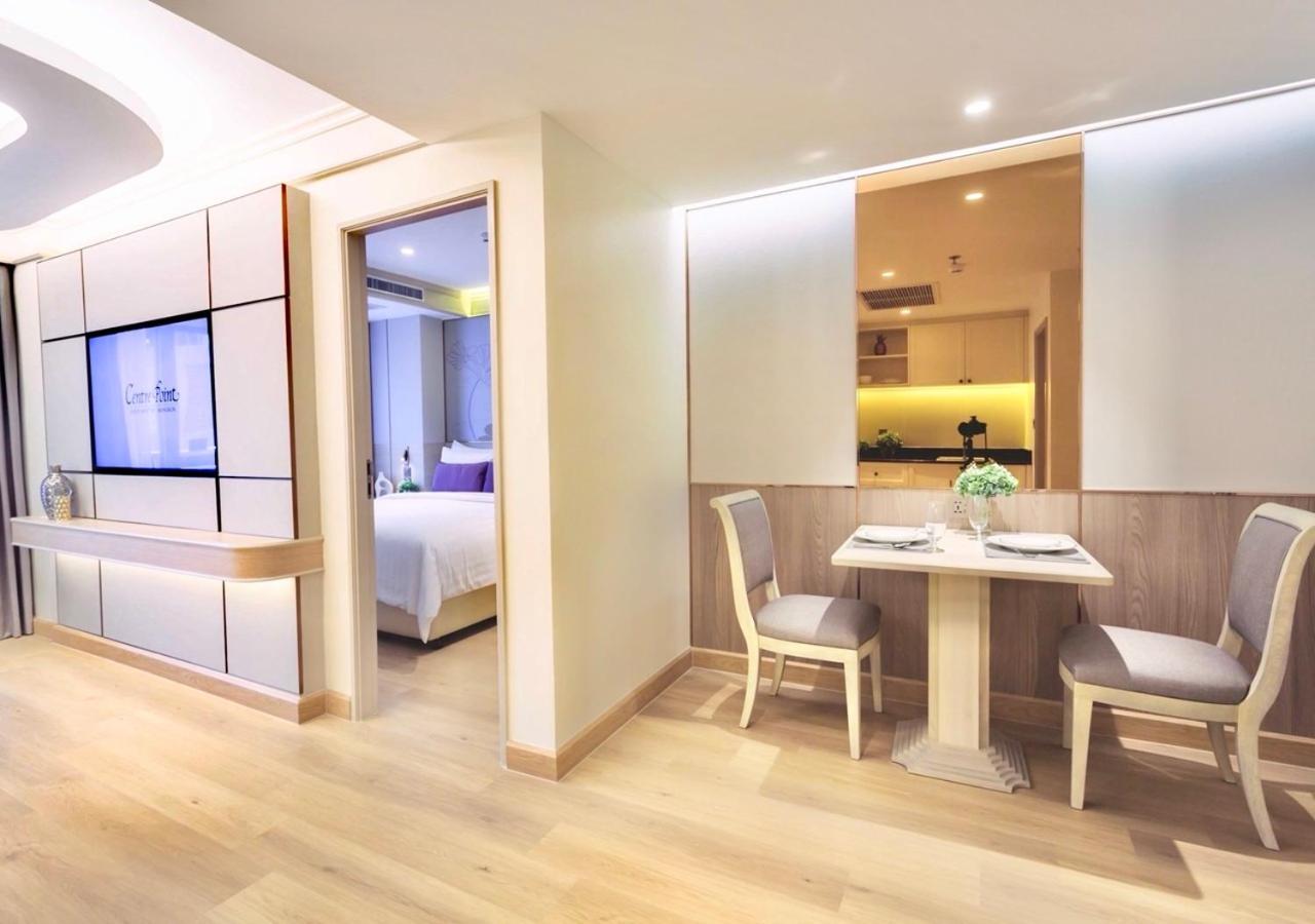One-Bedroom Junior Suite with Balcony photo 3