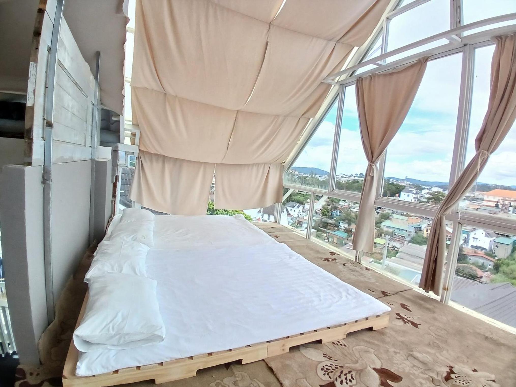 6-Bed Mixed Dormitory Room