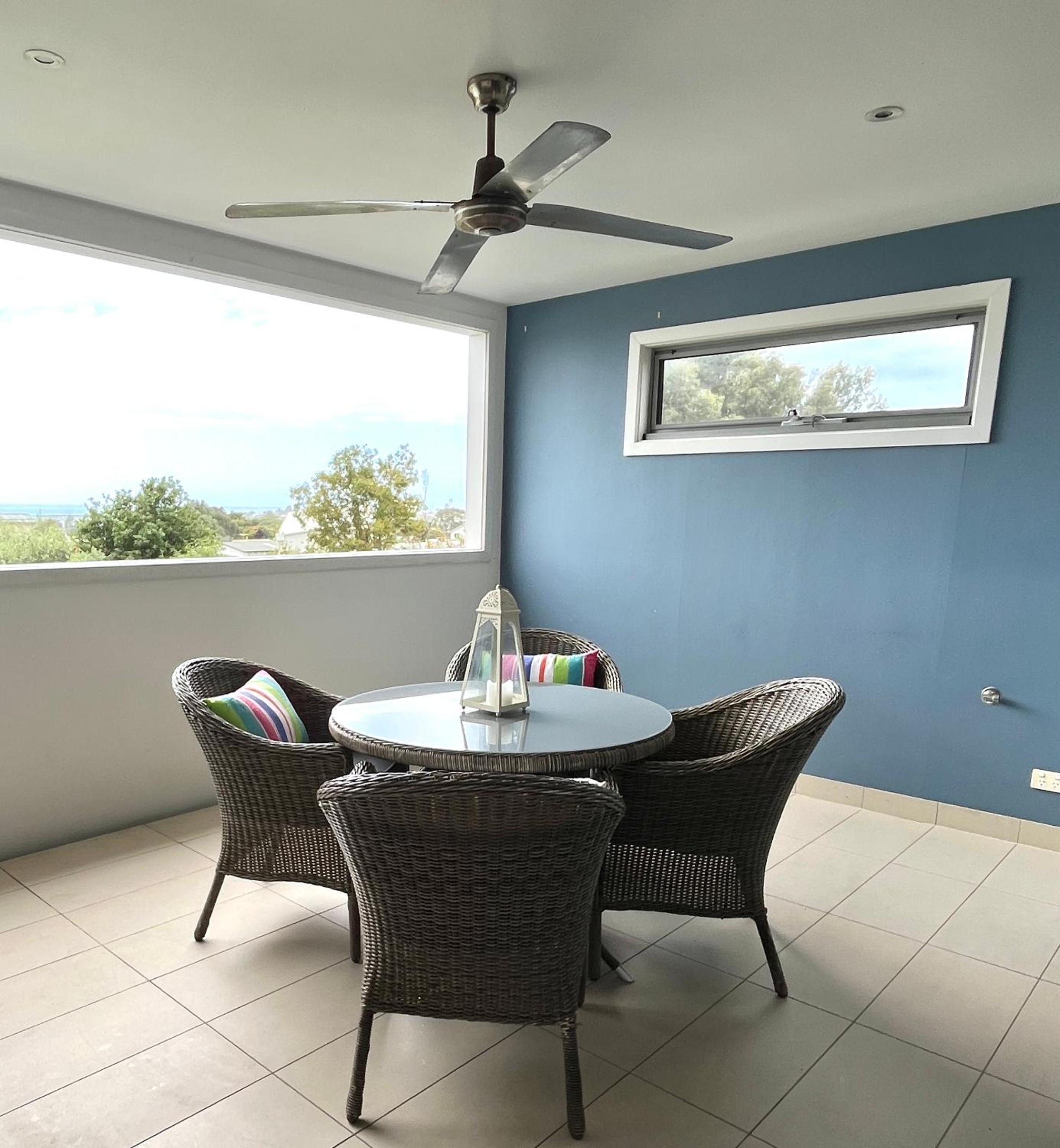 Three-Bedroom House photo 2