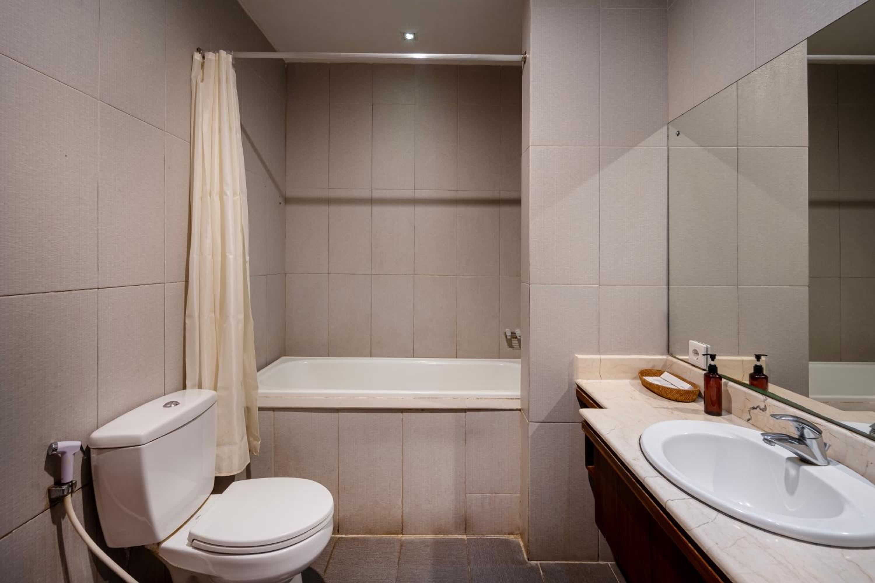 Superior Double or Twin Room - Photo 10