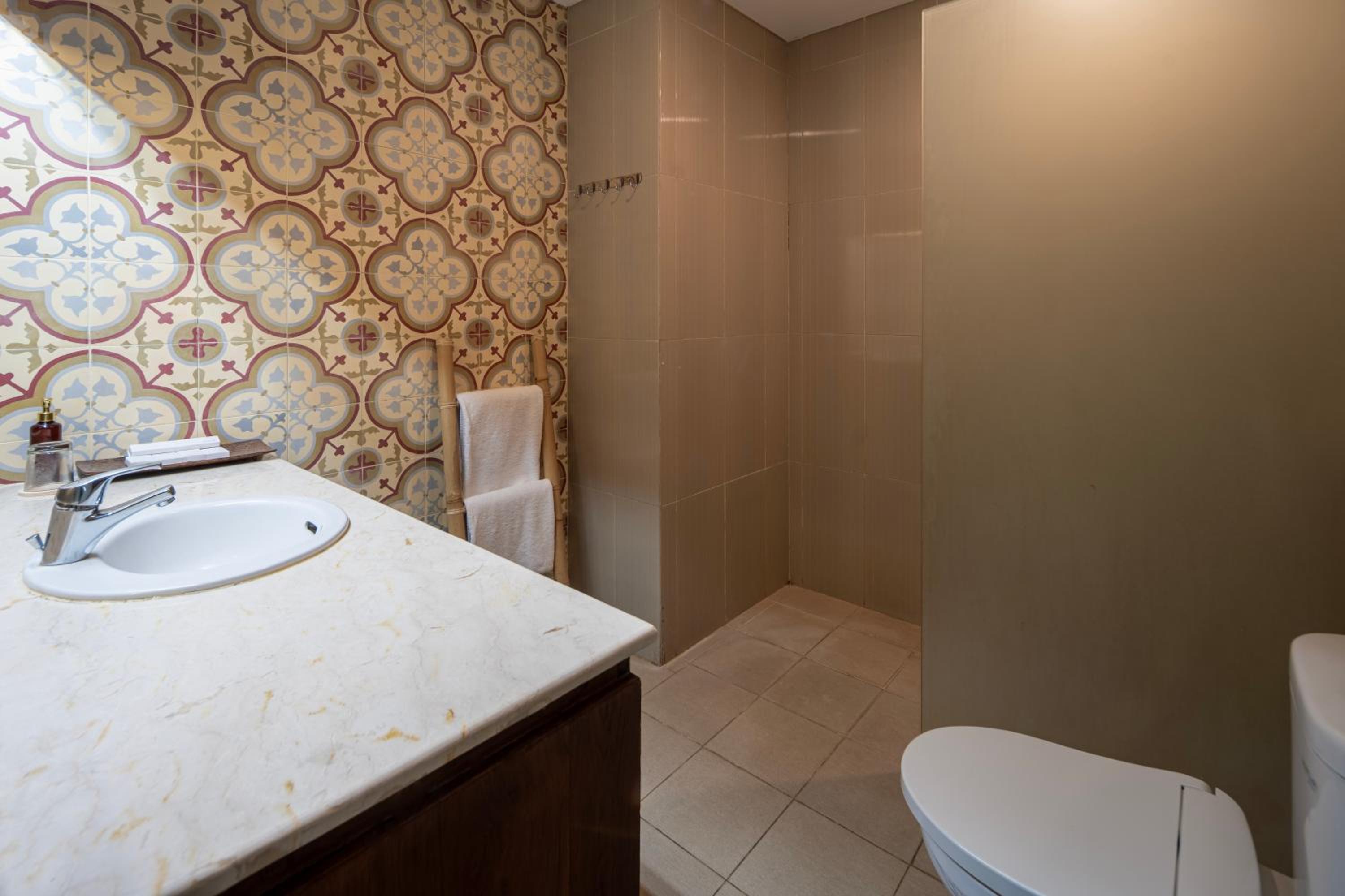 Deluxe Double or Twin Room - Photo 7