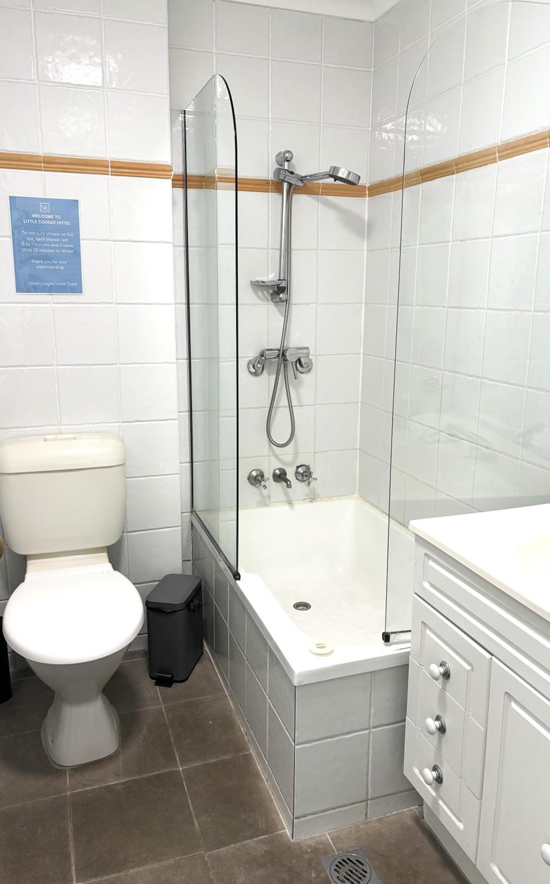 Bed in 8-Bed Female Dormitory Room (18-35 years old only)