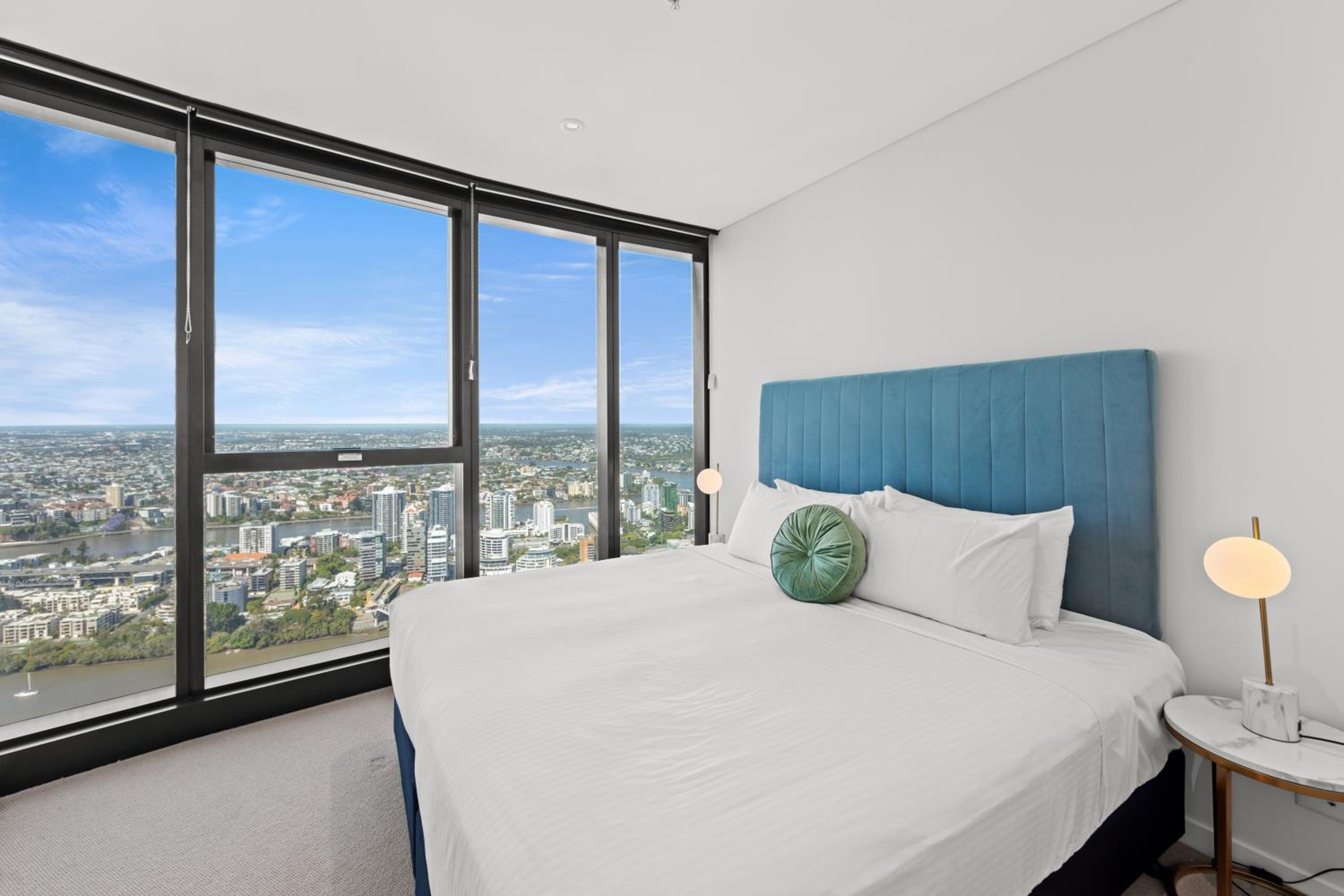 One Bedroom Sky High Apartment