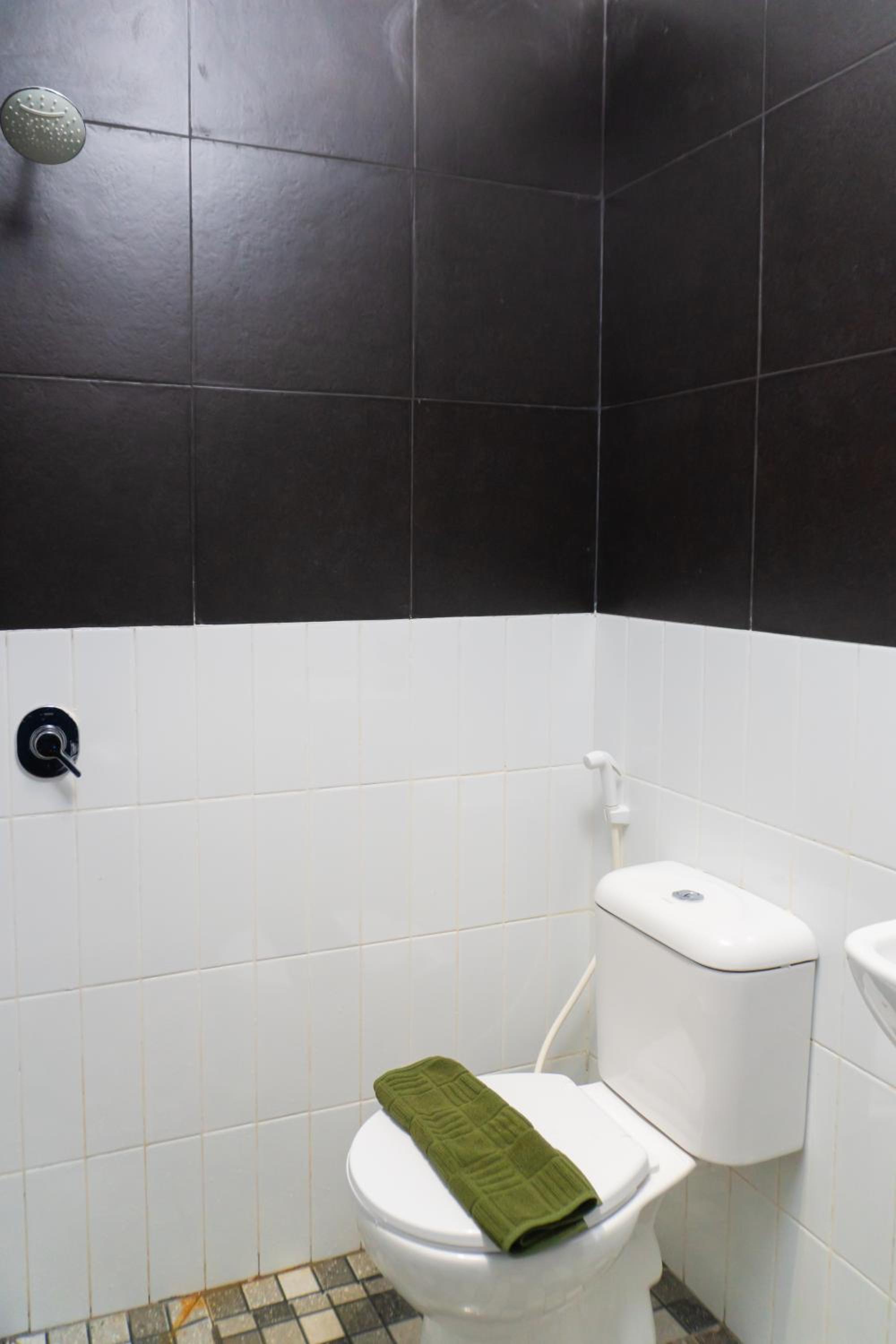 Standard Twin Room - Photo 3