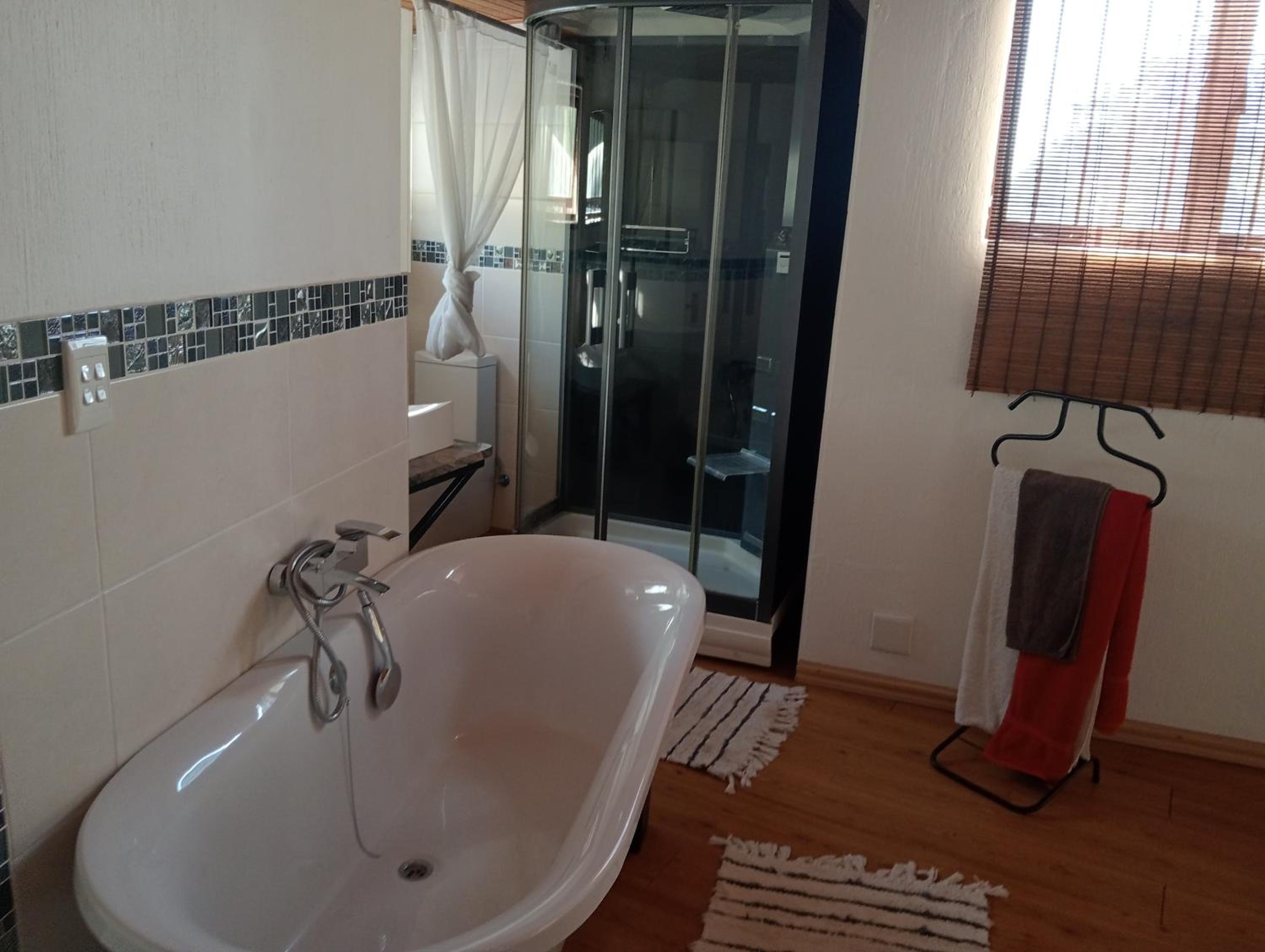 Two-Bedroom House - Photo 9