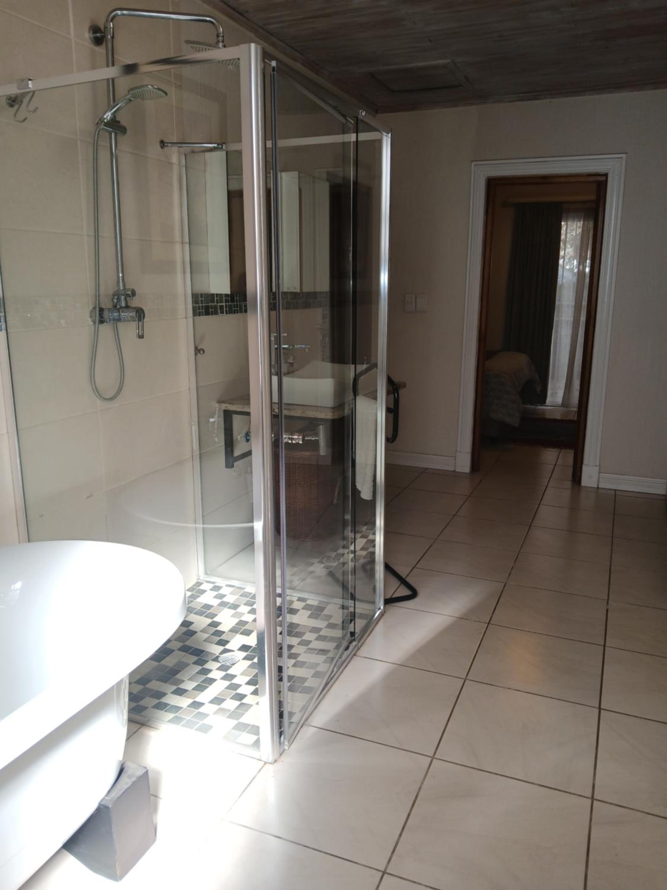 Two-Bedroom House - Photo 10