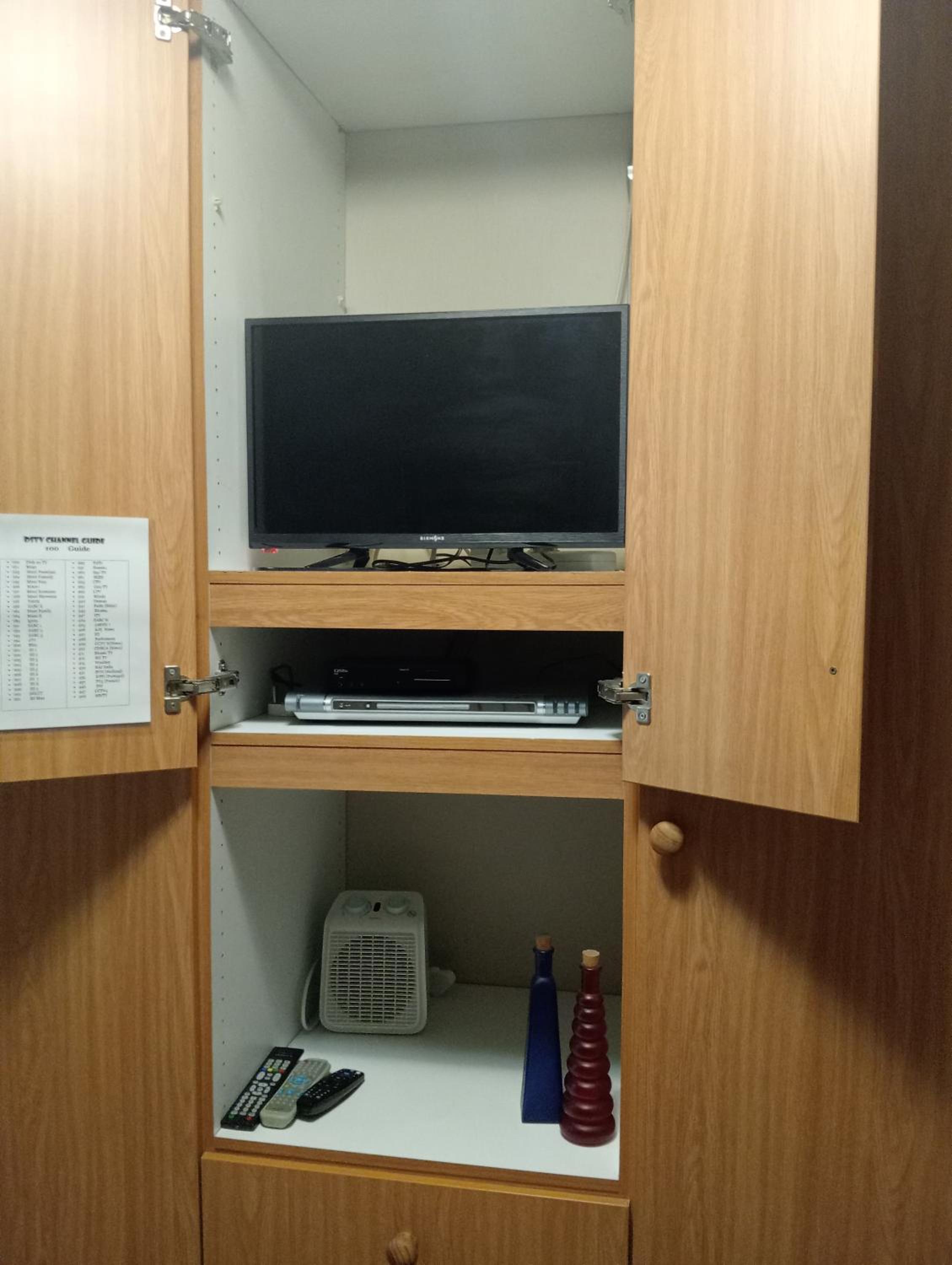 Two-Bedroom House - Photo 2