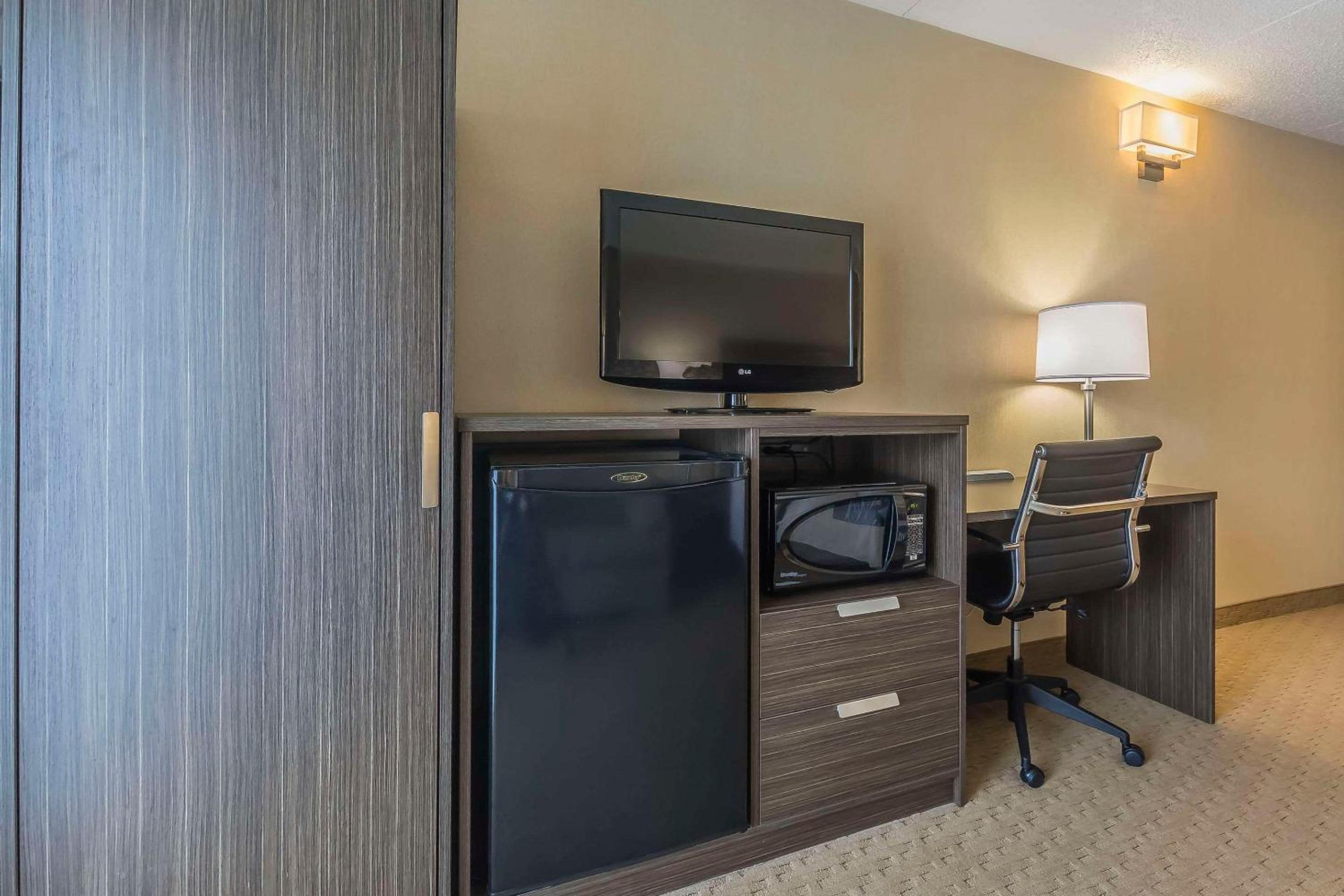 Deluxe Queen Room with Sofa Bed - Ground Floor
