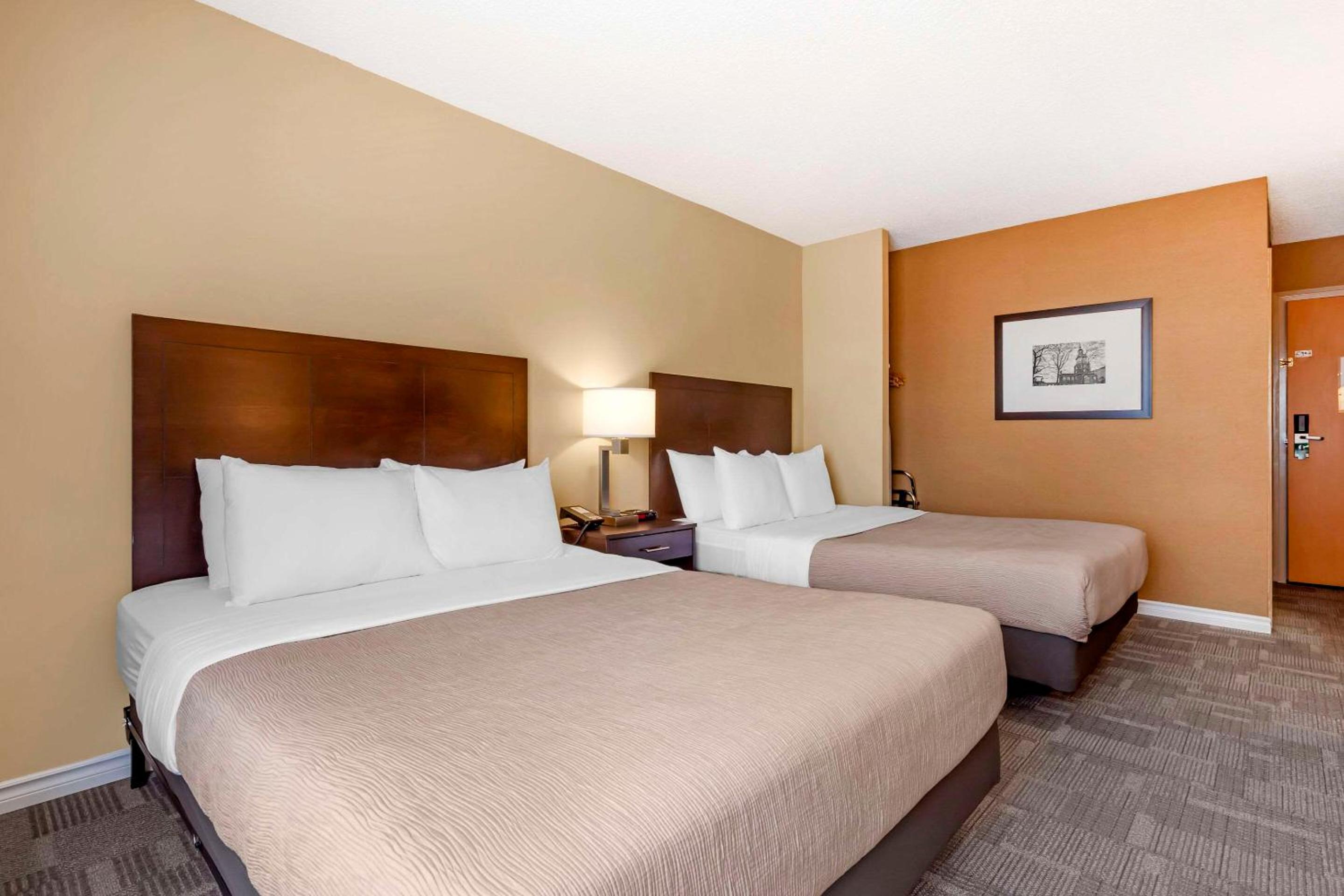 Queen Room with Two Queen Beds - Non-Smoking photo 1