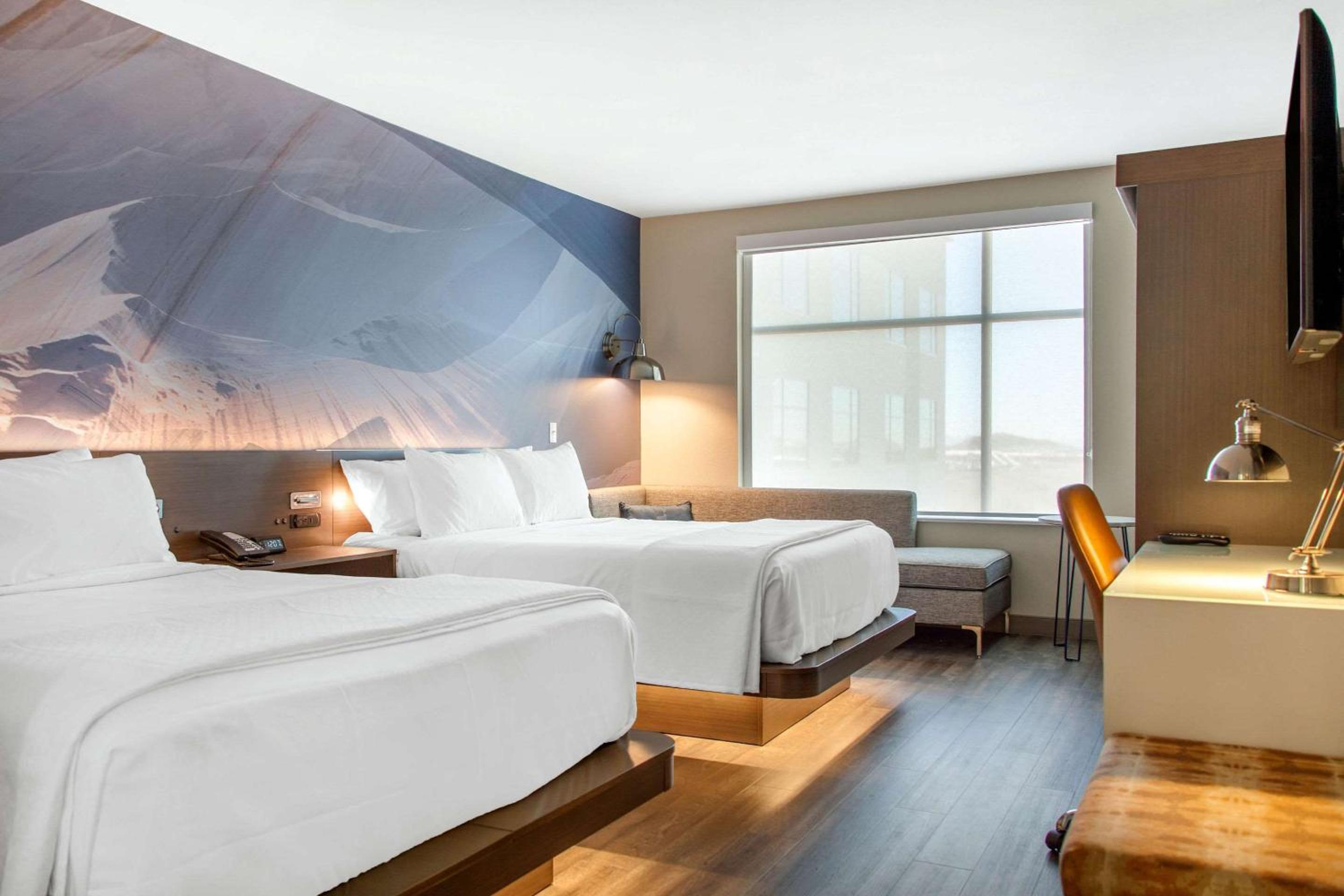 Queen Room With Two Queen Beds - Non-Smoking
