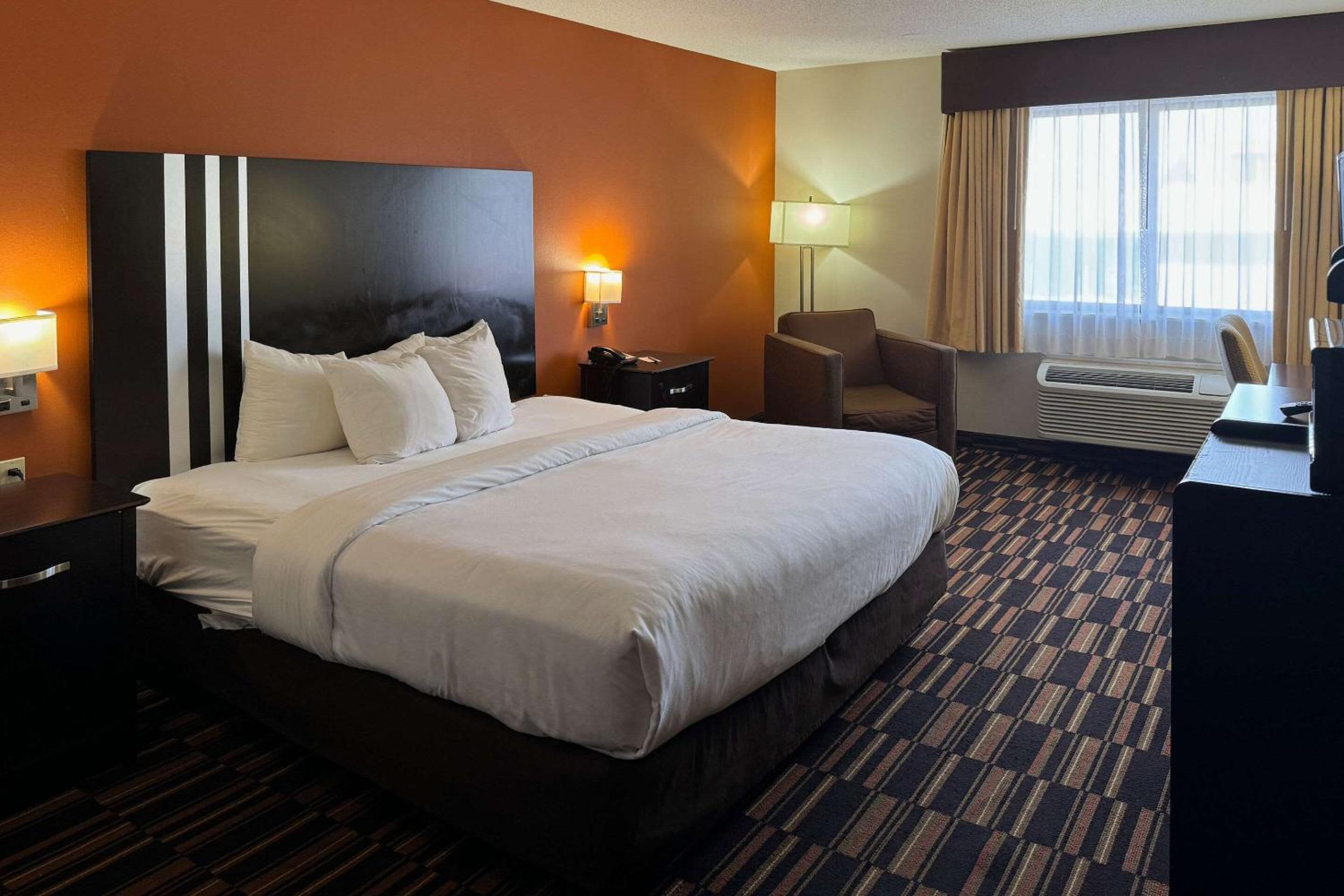 King Room - Non-Smoking photo 2