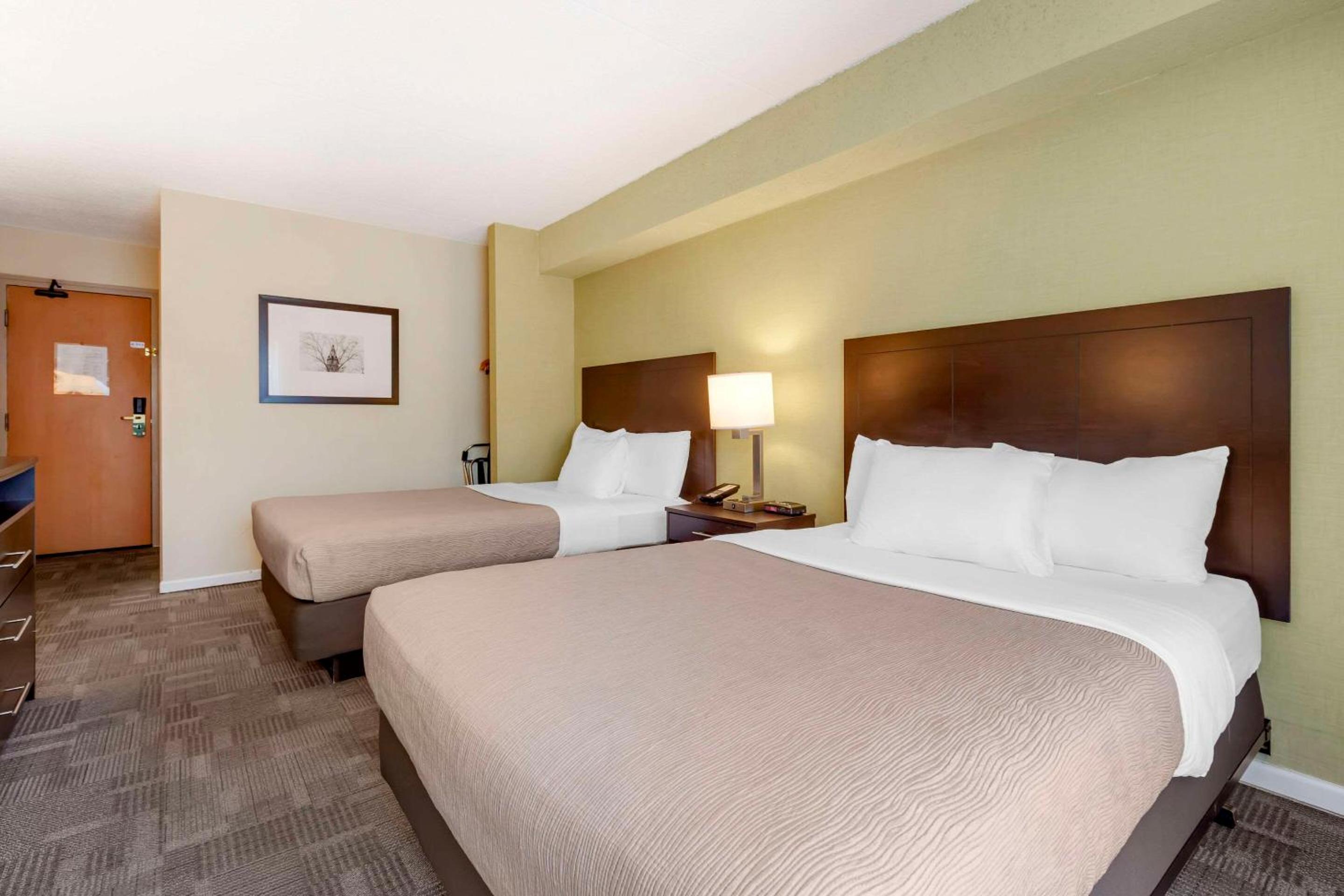 Standard Double Room with Two Double Beds - Non-Smoking photo 2