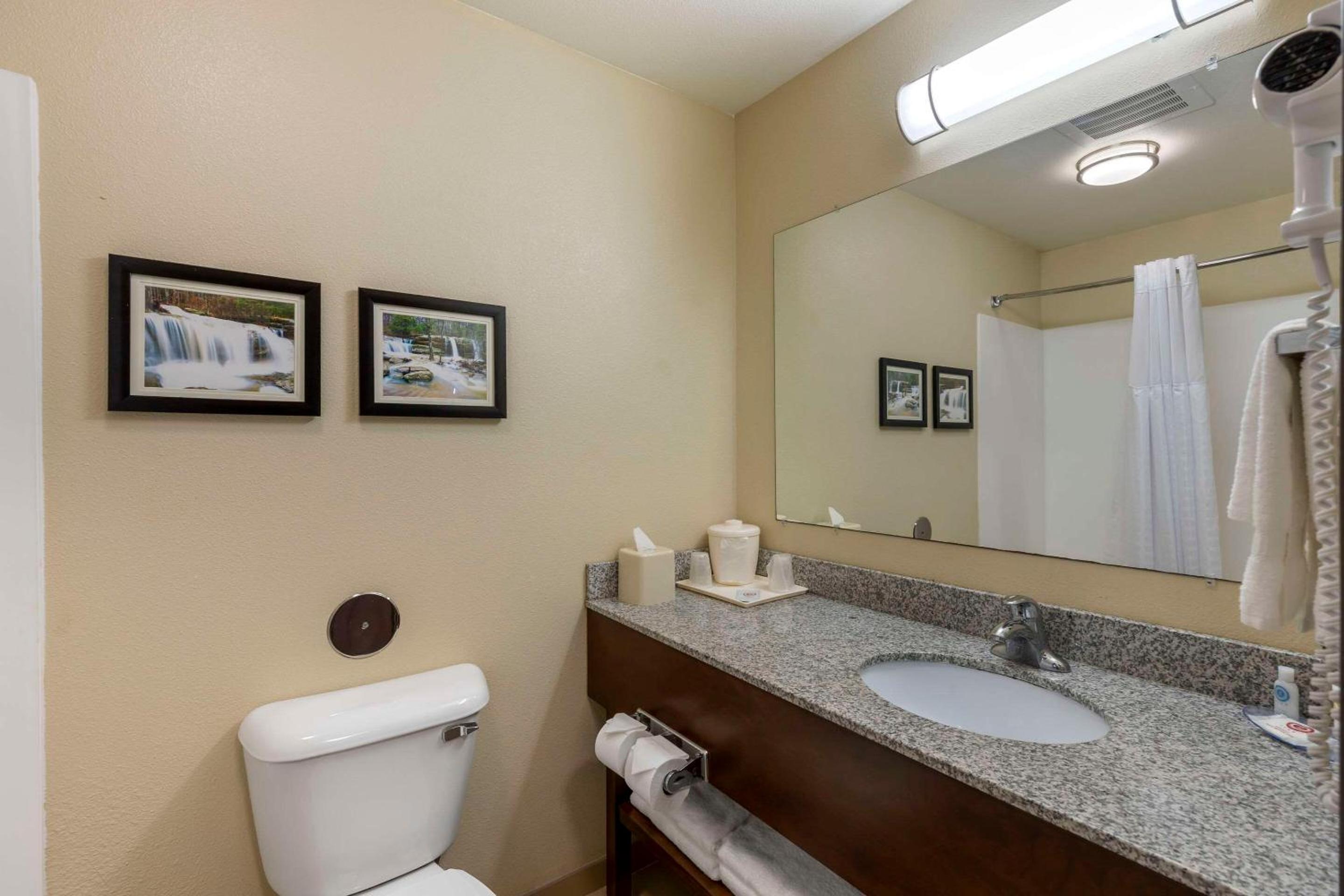 King Room - Non-Smoking - Photo 2