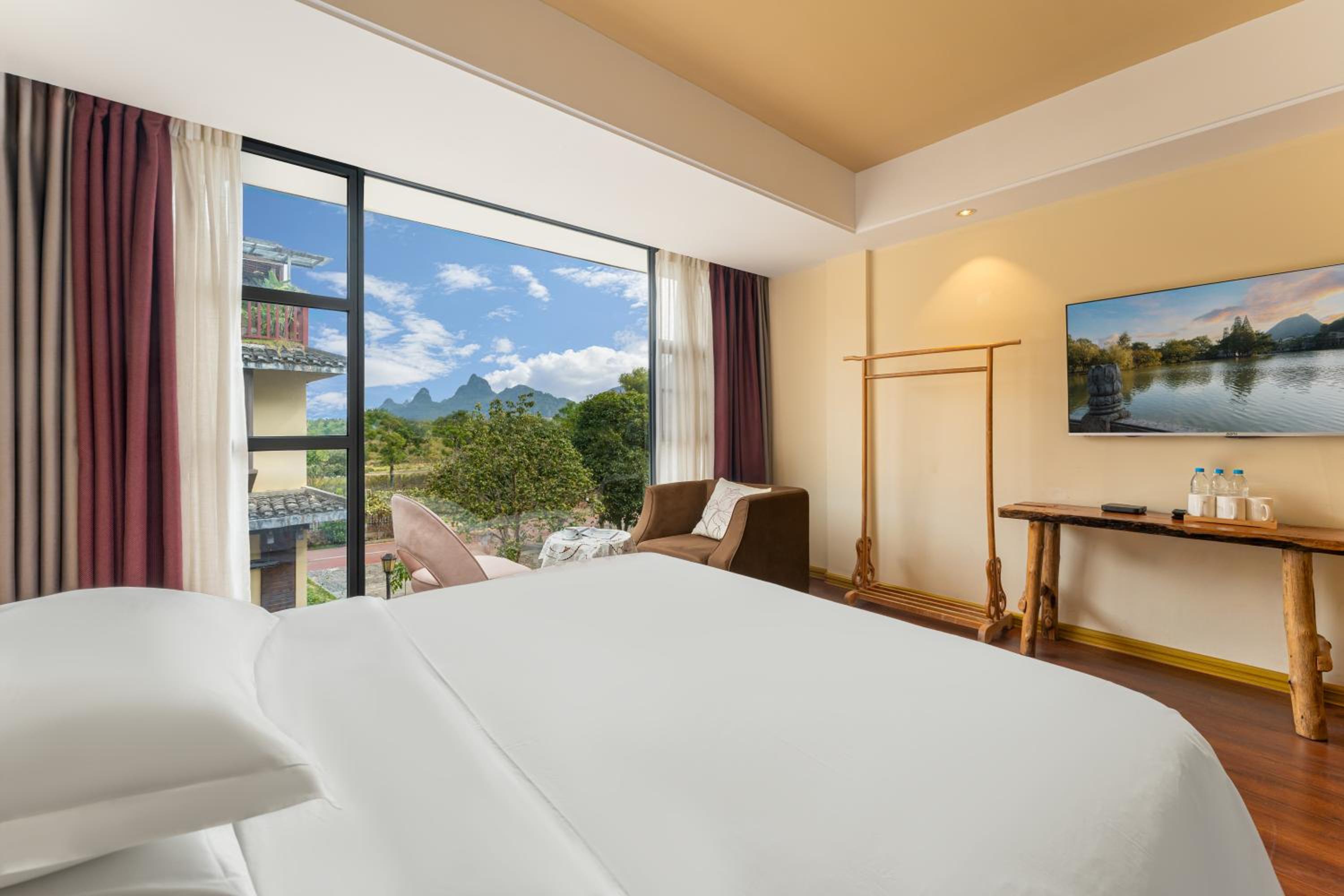 Deluxe Twin Room with Mountain View 