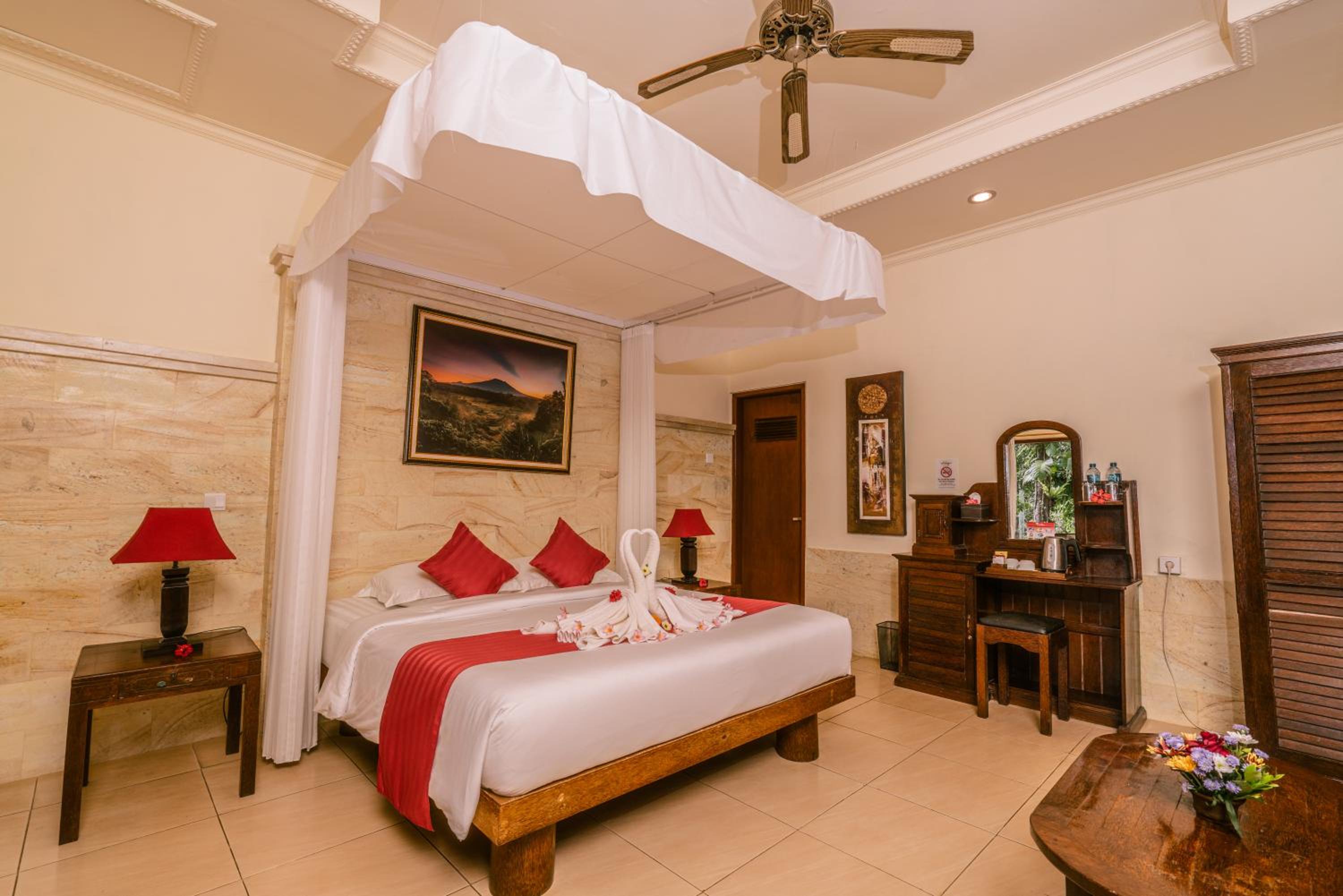 Double or Twin Room with Mountain View - Photo 22