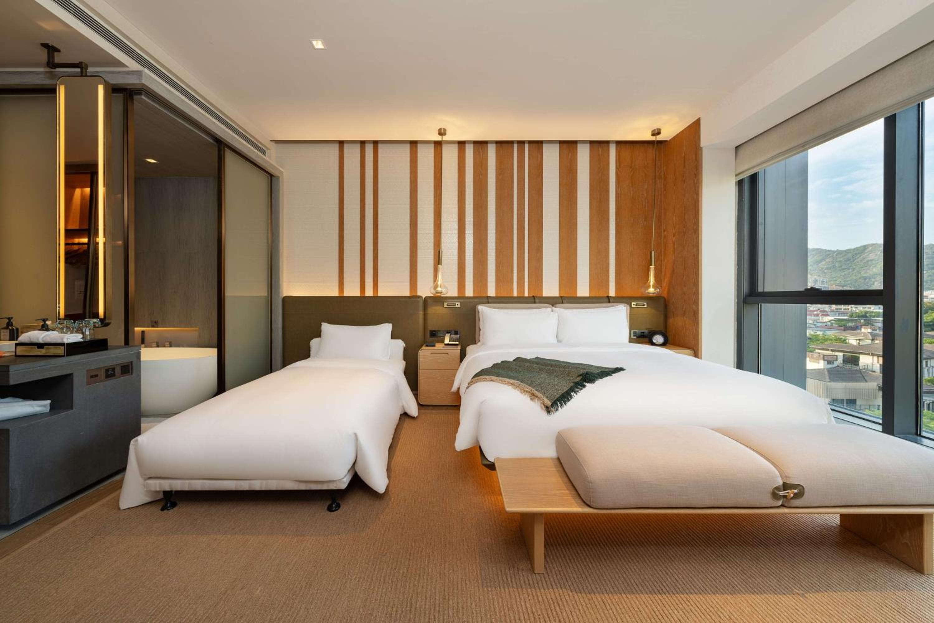 Deluxe Family Room with Mountain View photo 1