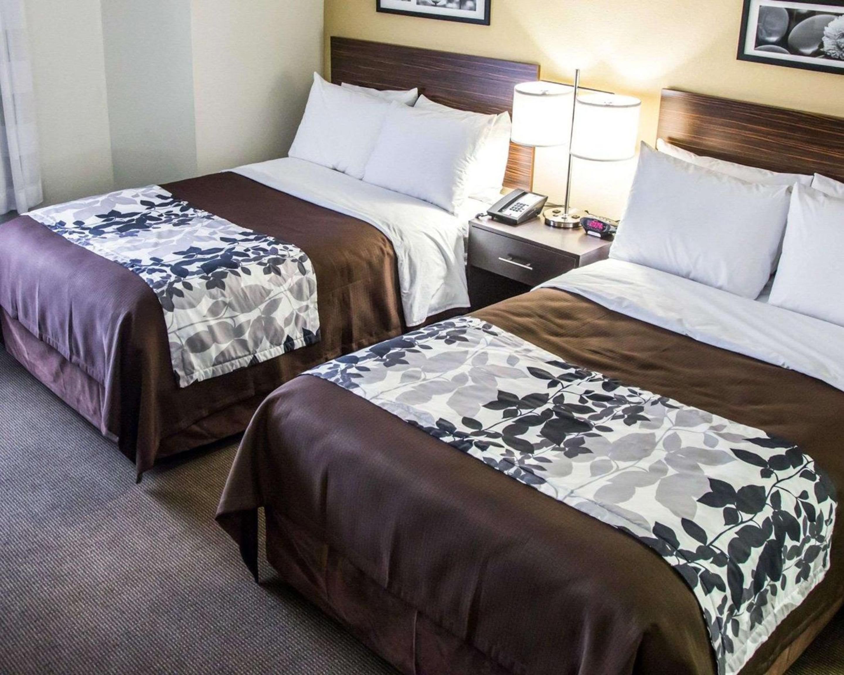 Two Double Beds - Non-Smoking - Photo 3