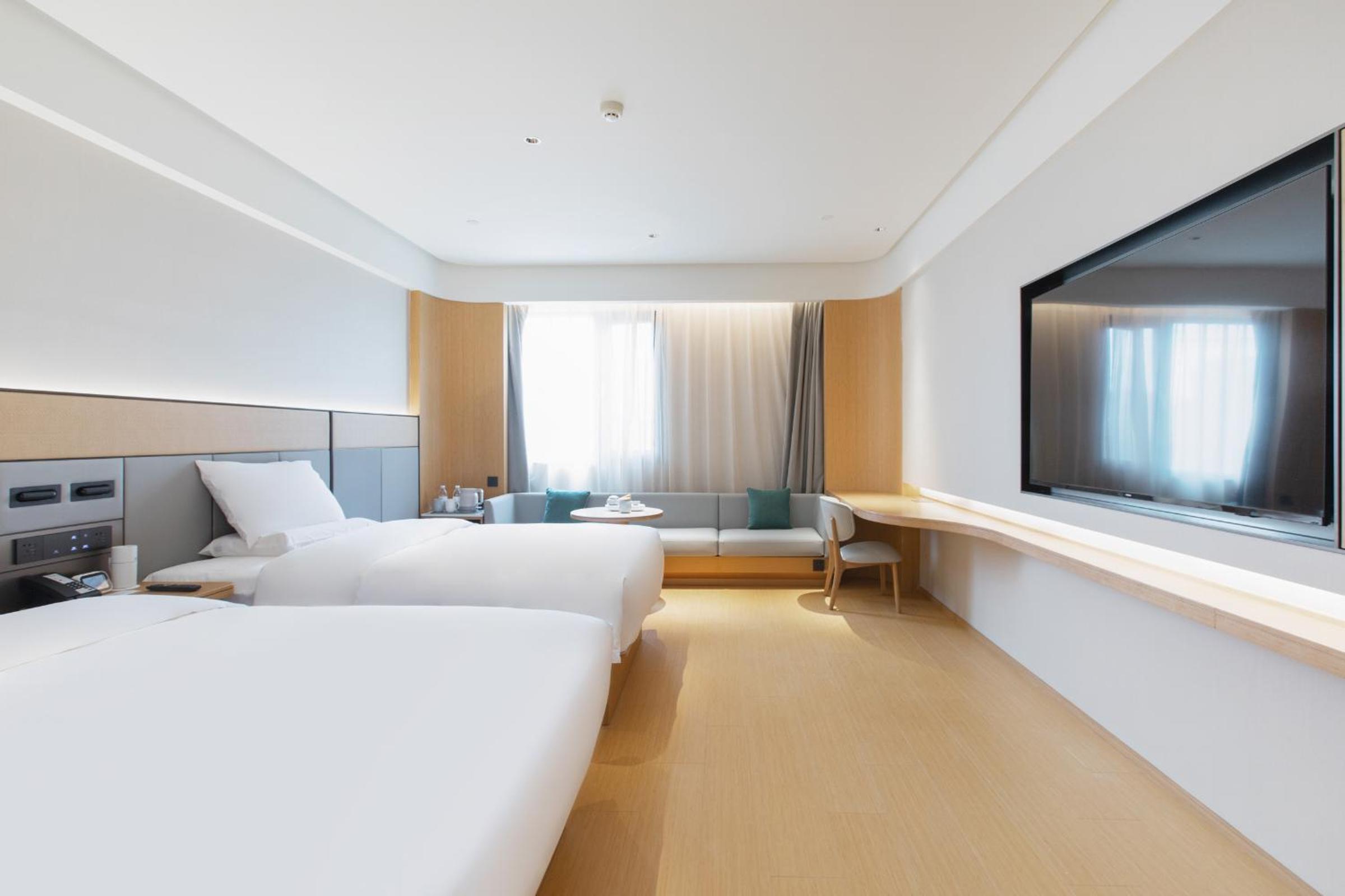 Superior Twin Room with City View photo 1