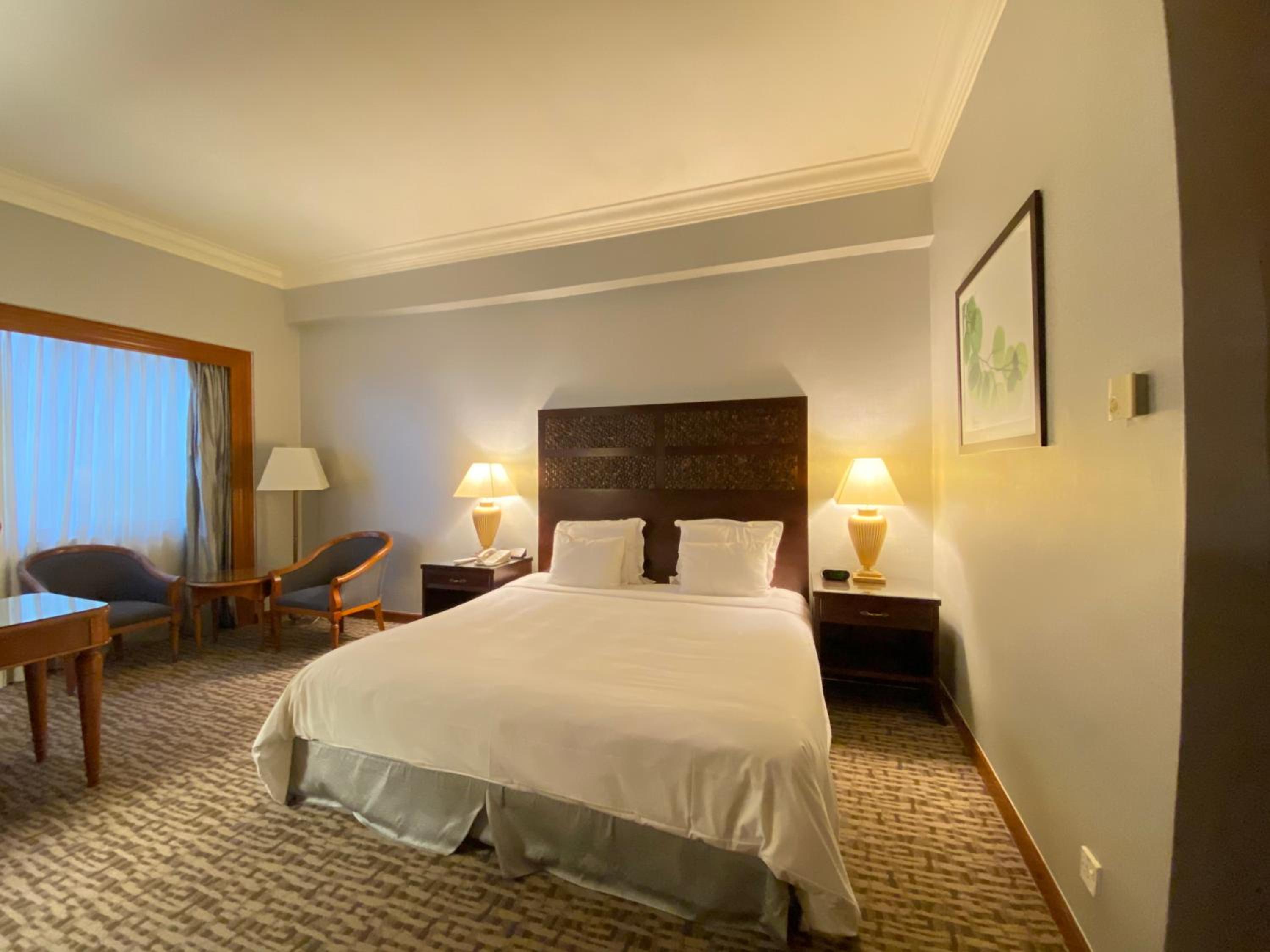 Deluxe King Room - Photo 6